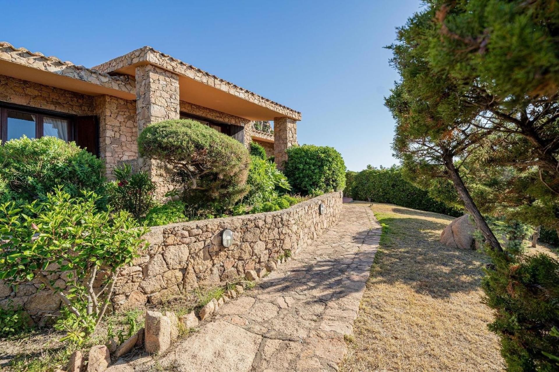 Villa mit privatem Garten und Meerblick view 4