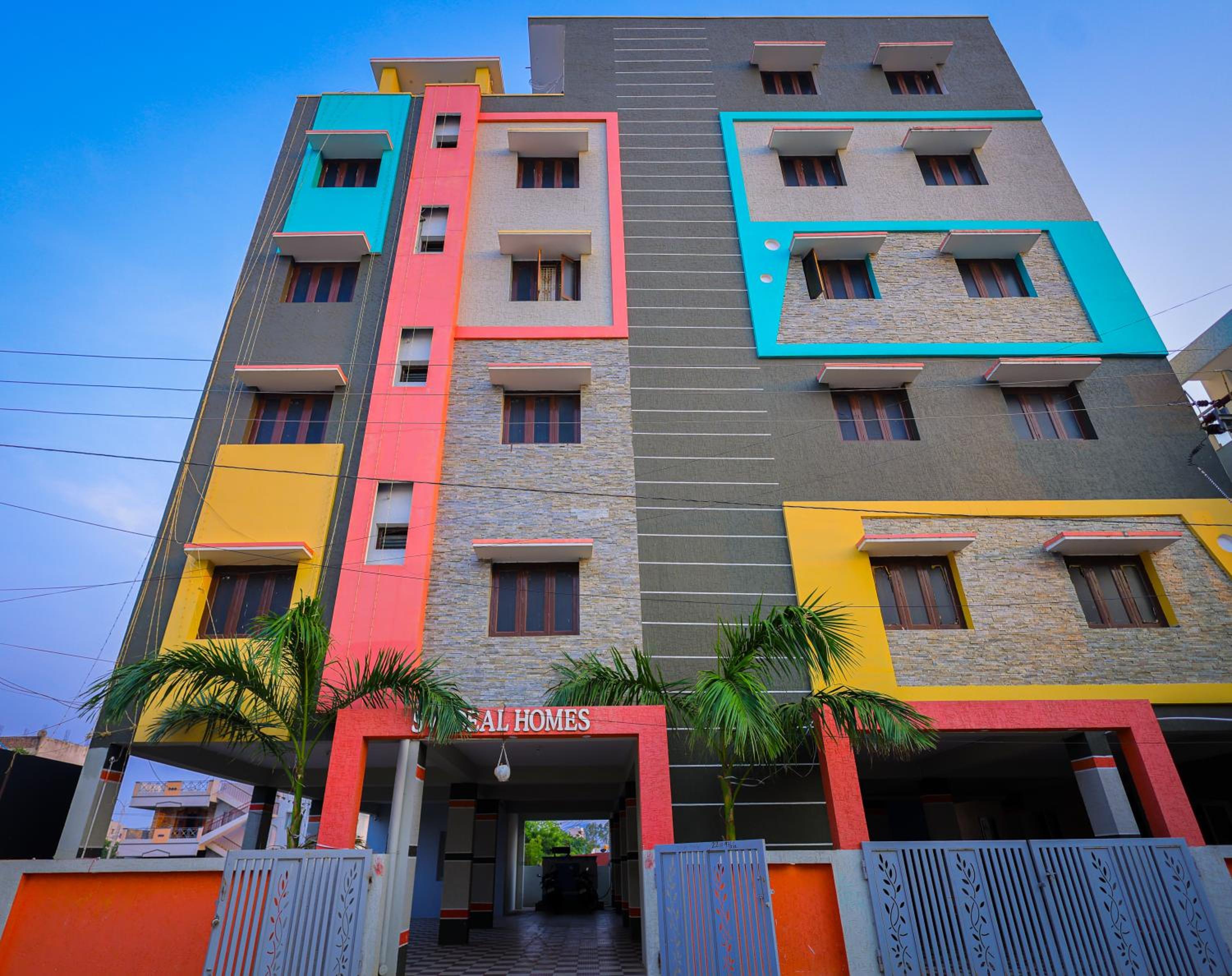 S V IDEAL HOMESTAY -2BHK SERVICE APARTMENTS-AC Bedrooms, Premium Amities, 2KM to Tiruchanoor Padmavathi Temple , 6KM to Alipiri, 24 HOURS Service BOYS Avai view 5