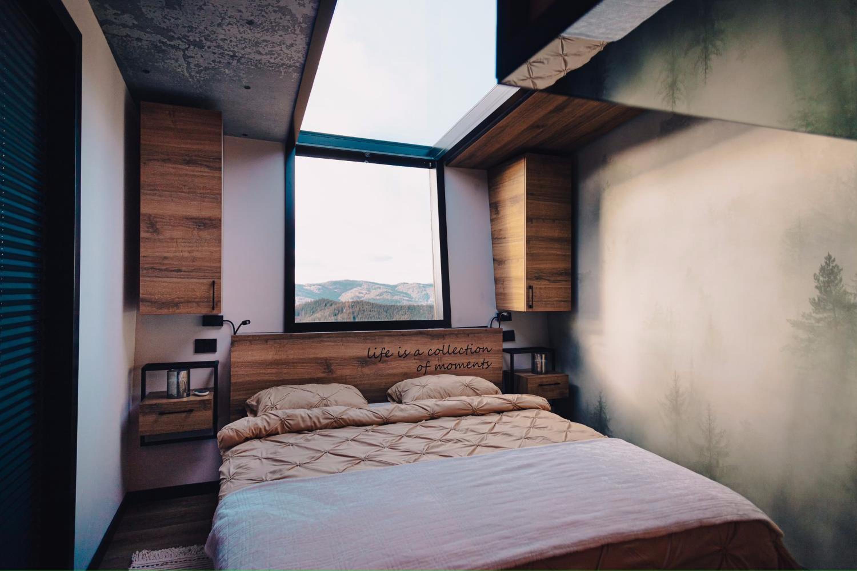 Pasul Palma Village-Mirror House view 3