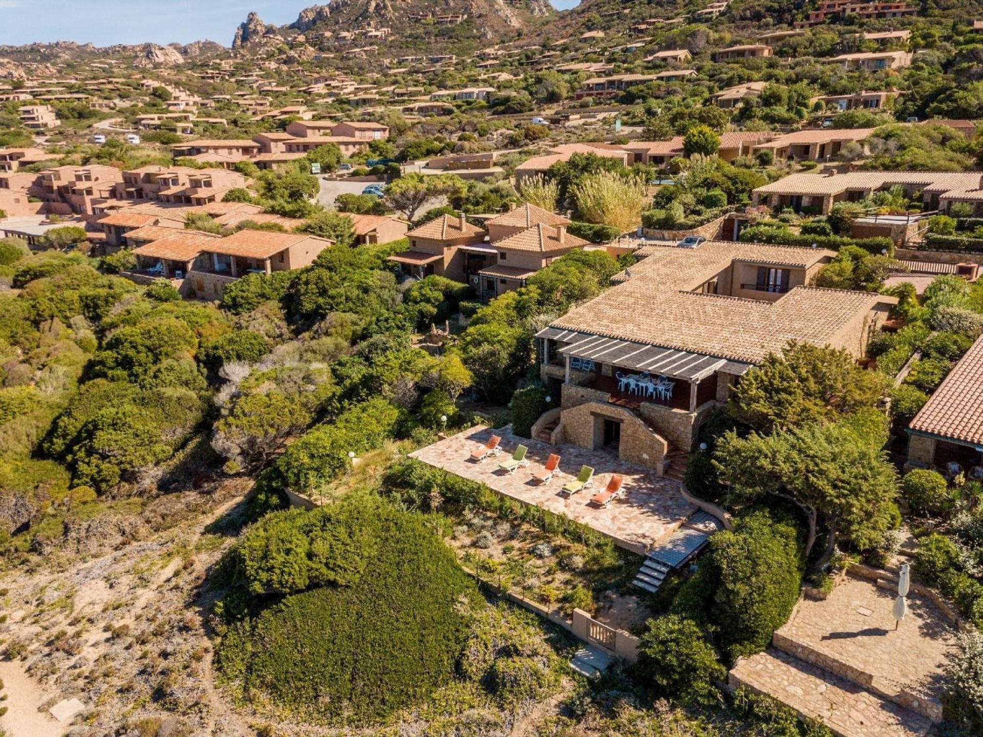 Ferienhaus in Costa Paradiso mit Grill, Terrasse und Garten