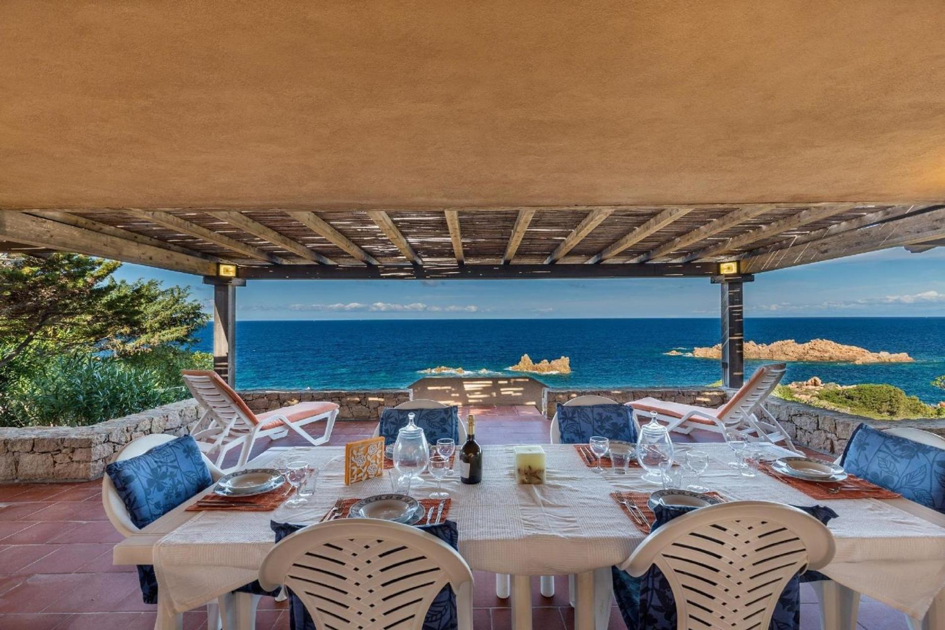 Ferienhaus in Costa Paradiso mit Grill, Terrasse und Garten