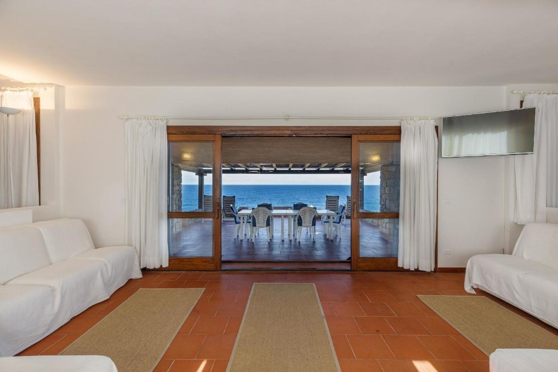 Ferienhaus in Costa Paradiso mit Grill, Terrasse und Garten