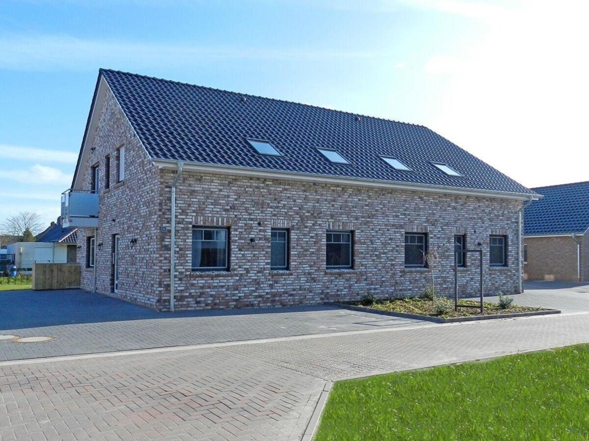 Ferienhaus In Burhave Mit Großer Terrasse