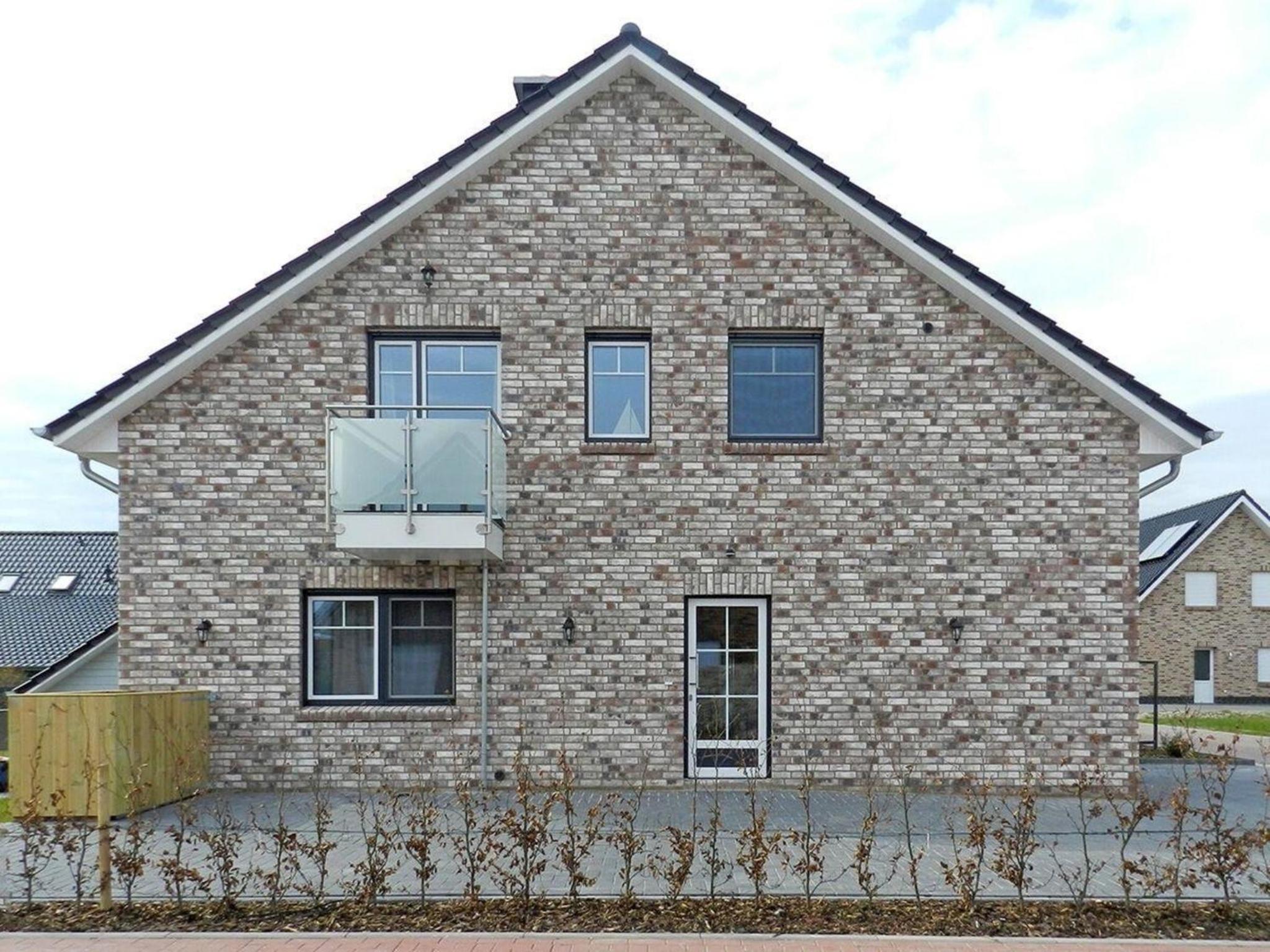 Ferienhaus In Burhave Mit Großer Terrasse