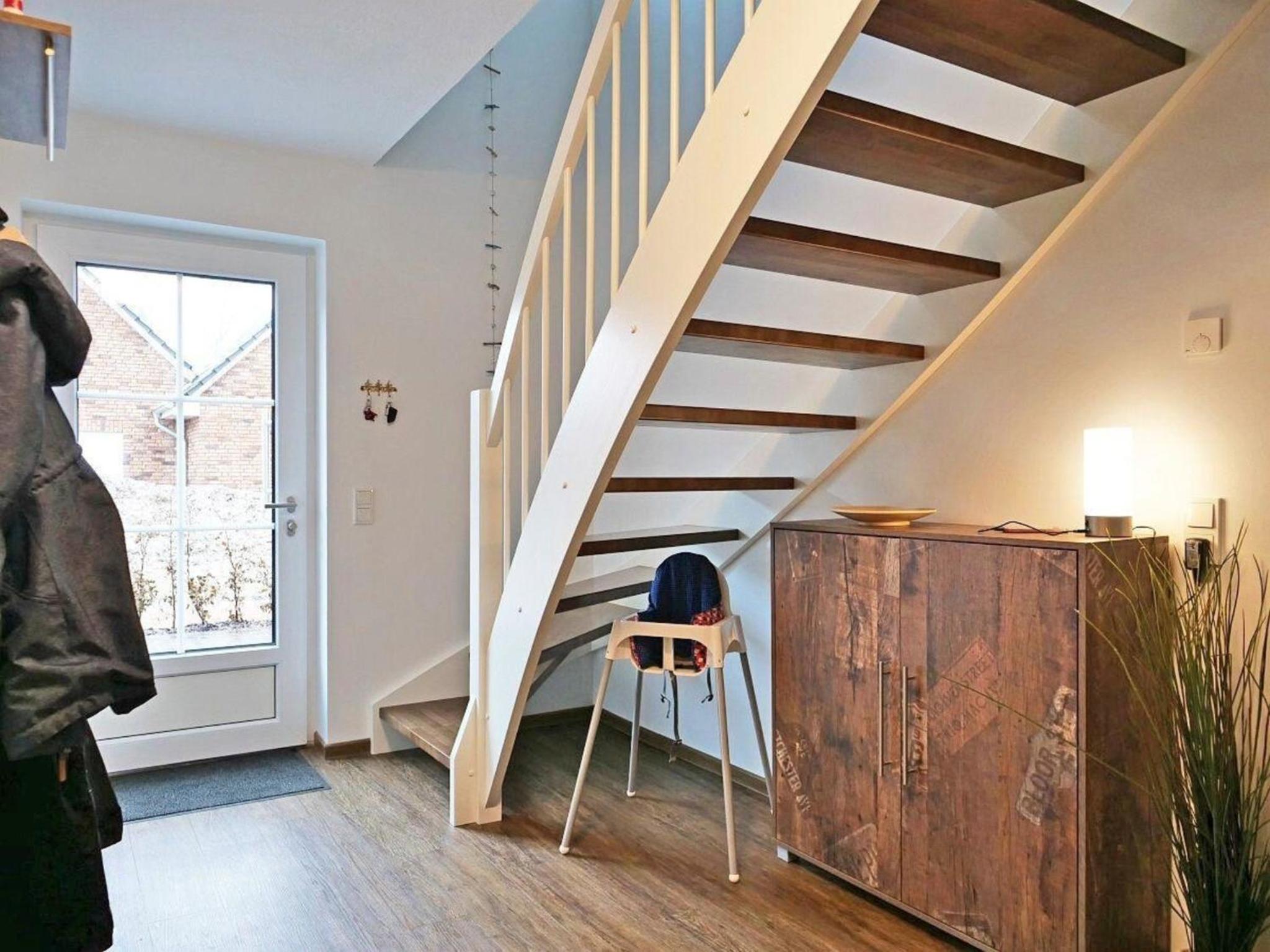 Ferienhaus In Burhave Mit Großer Terrasse