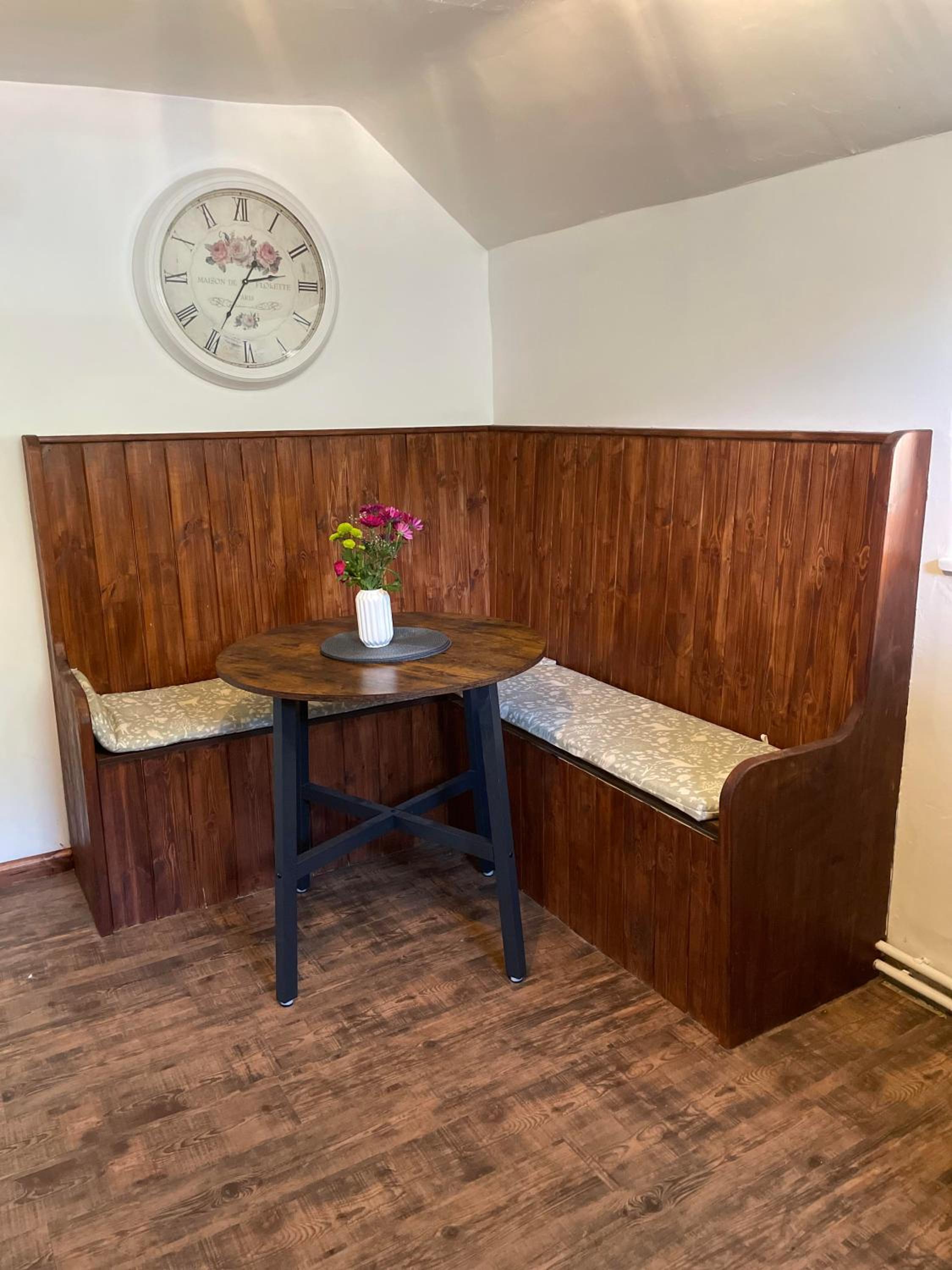 The Cottage Upstairs at The Green Man, Ropsley view 5