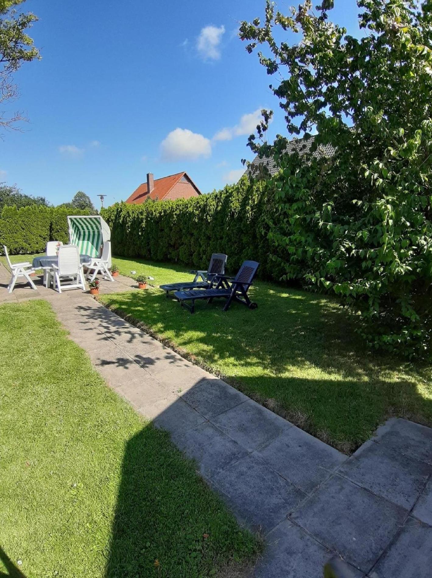 Ferienwohnung in Burhave mit Grill und Garten
