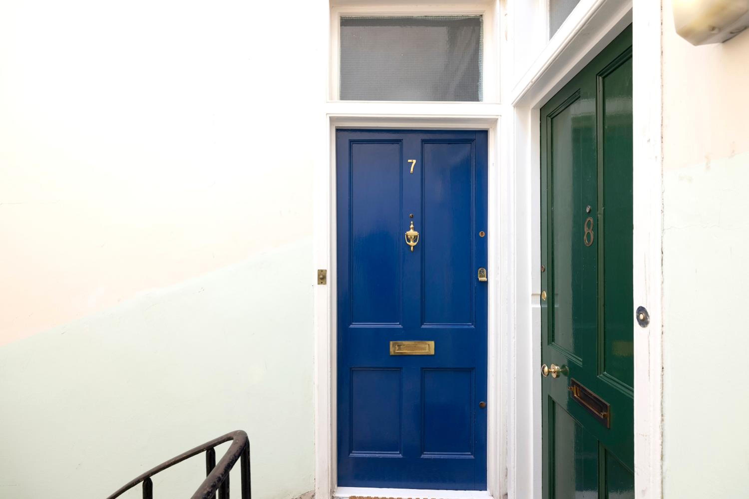 JOIVY Cosy Flat Next to Haymarket Station view 4