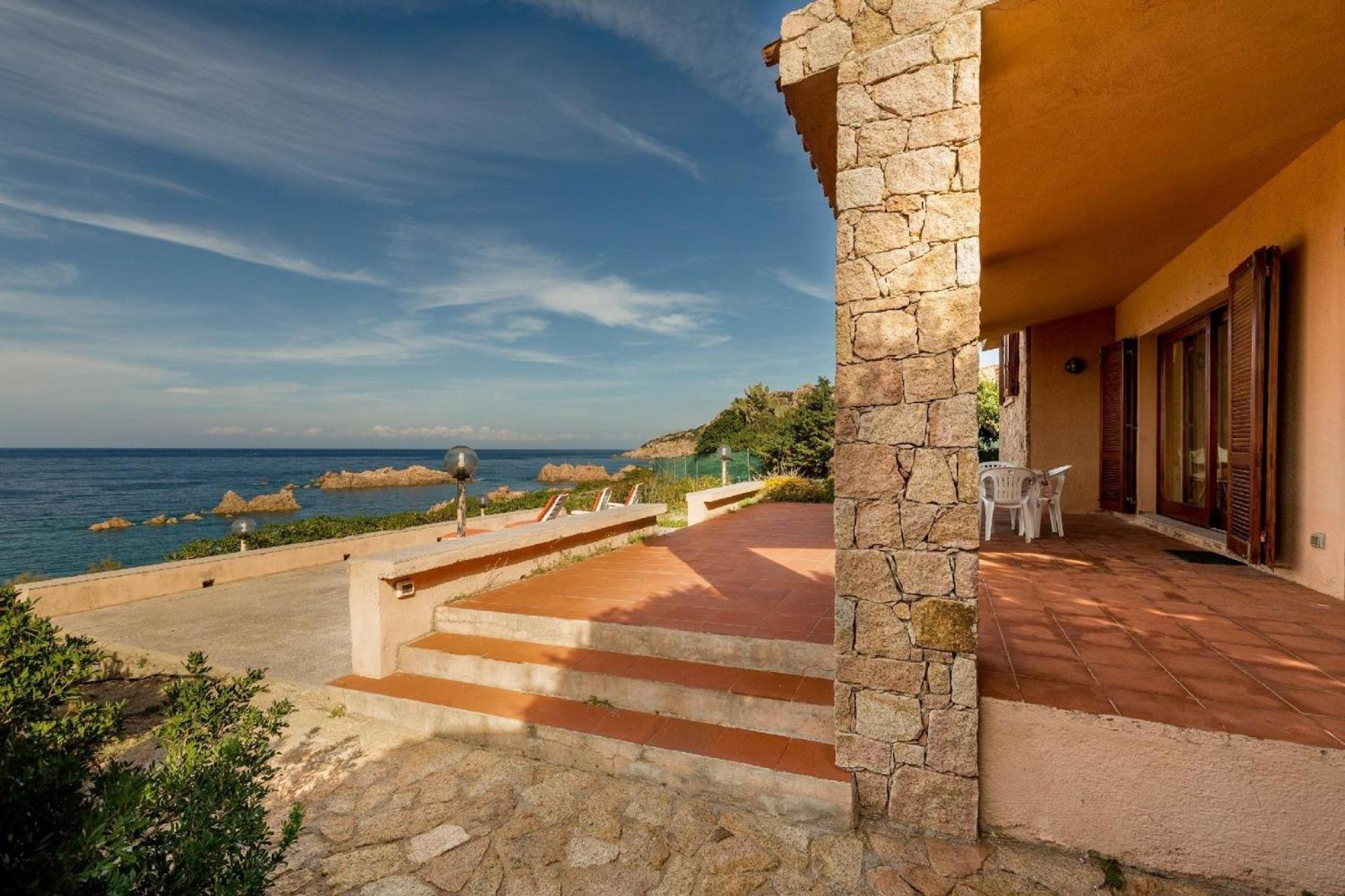 Wunderschöne Villa nur 100 m vom Meer entfernt mit herrlichem Blick