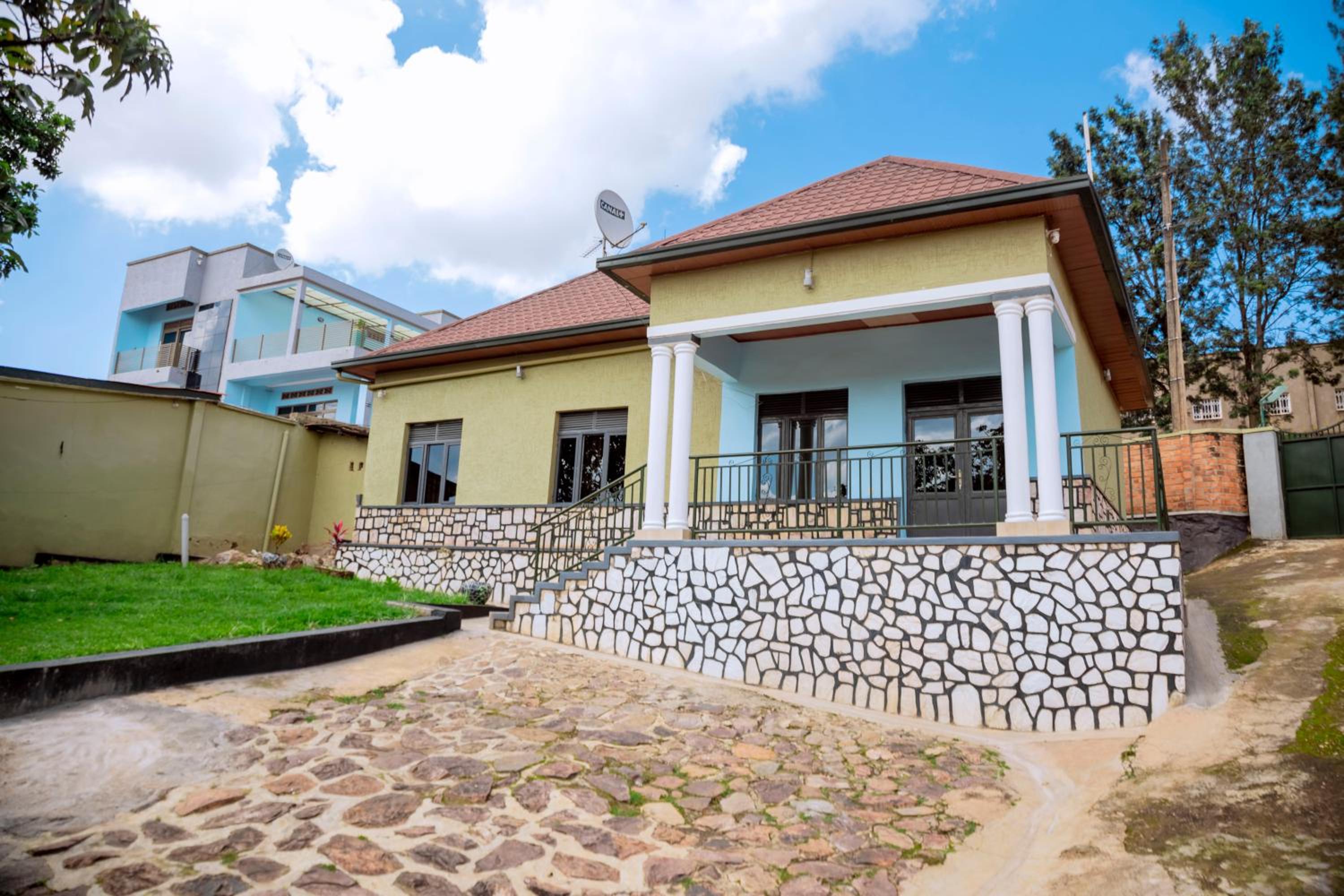N&Mapartment and car rentals view 3