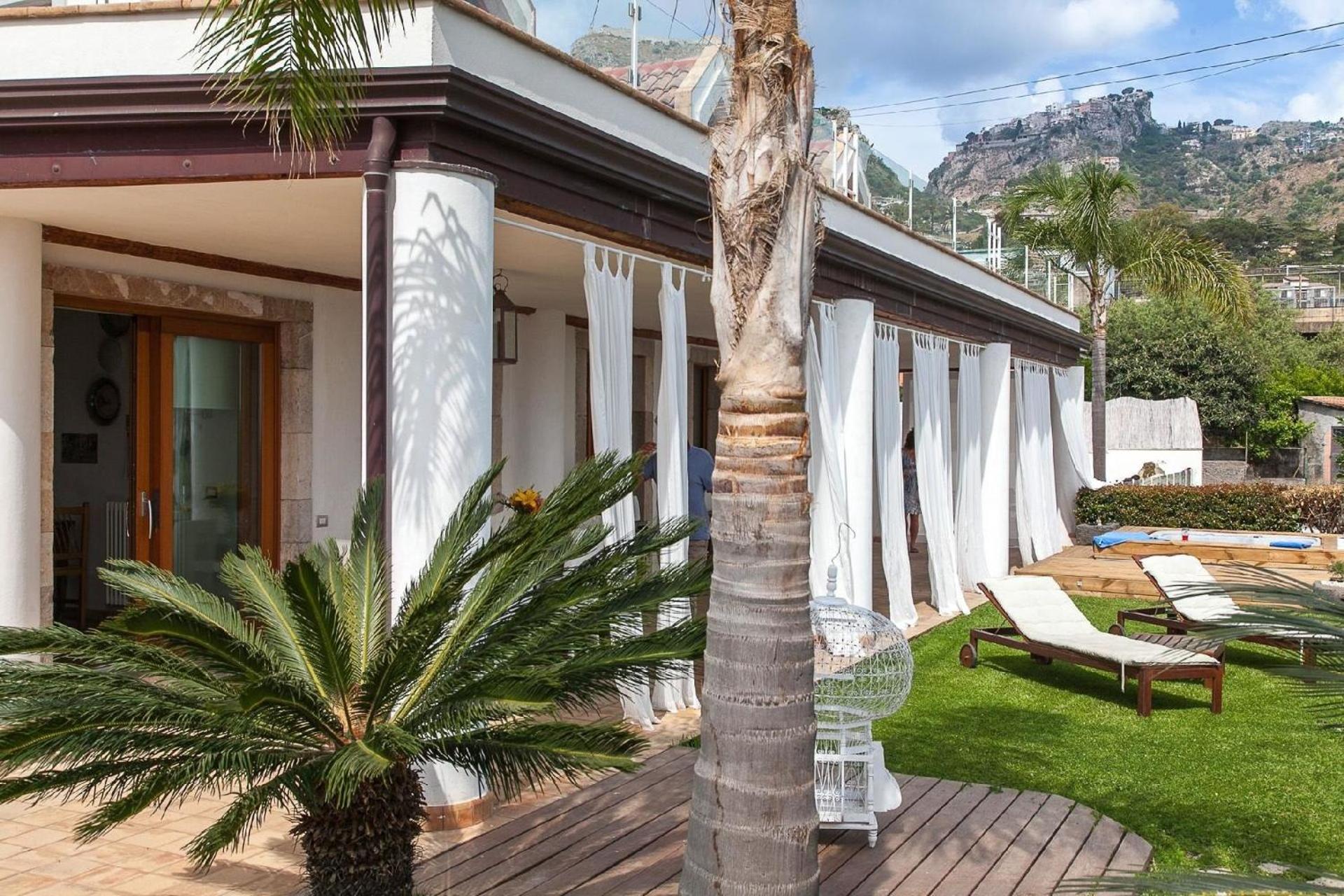 Villa mit 3 Schlafzimmern mit herrlichem Meerblick und Jacuzzi view 2