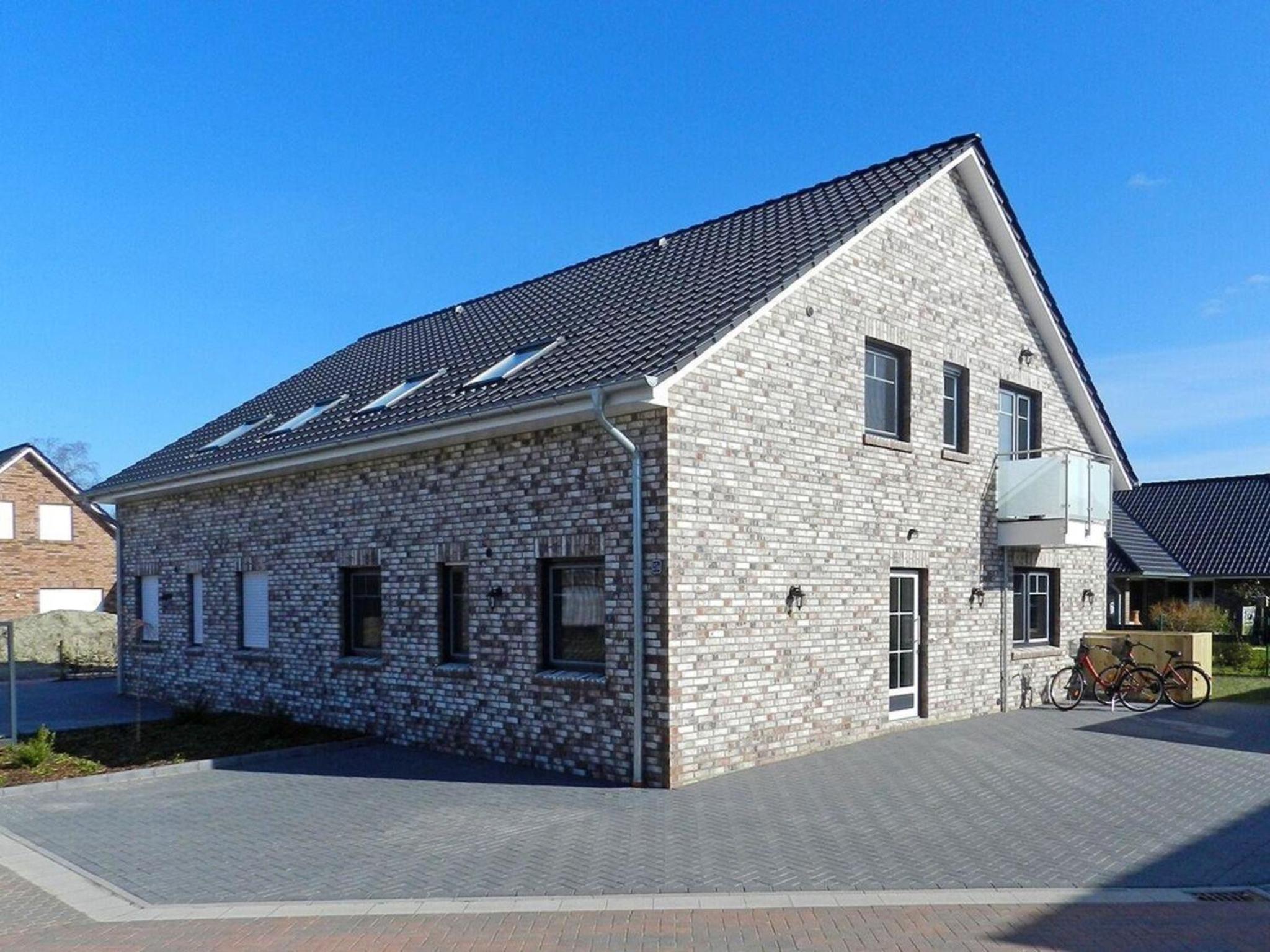 Ferienhaus In Burhave Mit Großer Terrasse