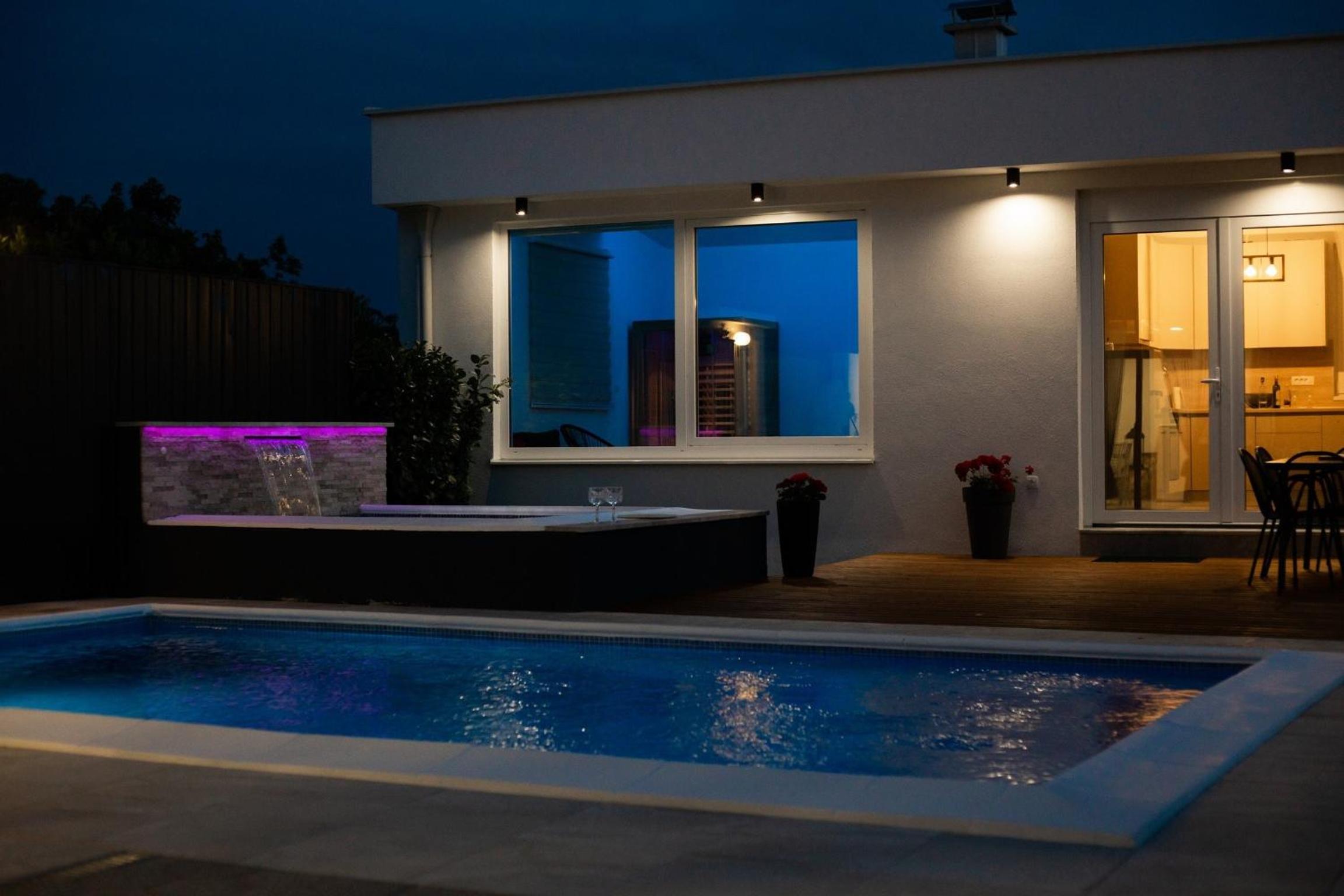 Villa Kamena with Pool, Jacuzzi & Sauna