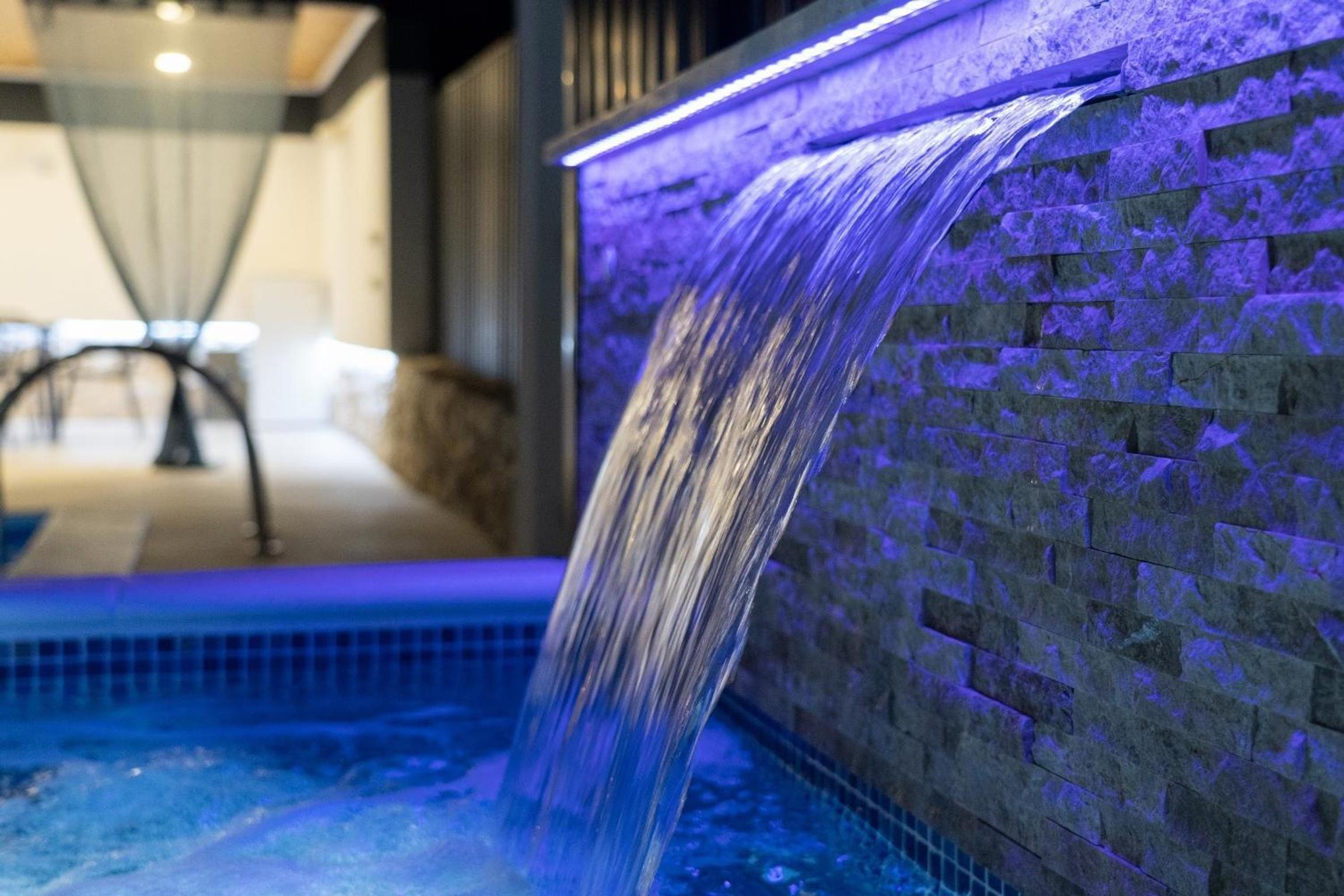 Villa Kamena with Pool, Jacuzzi & Sauna