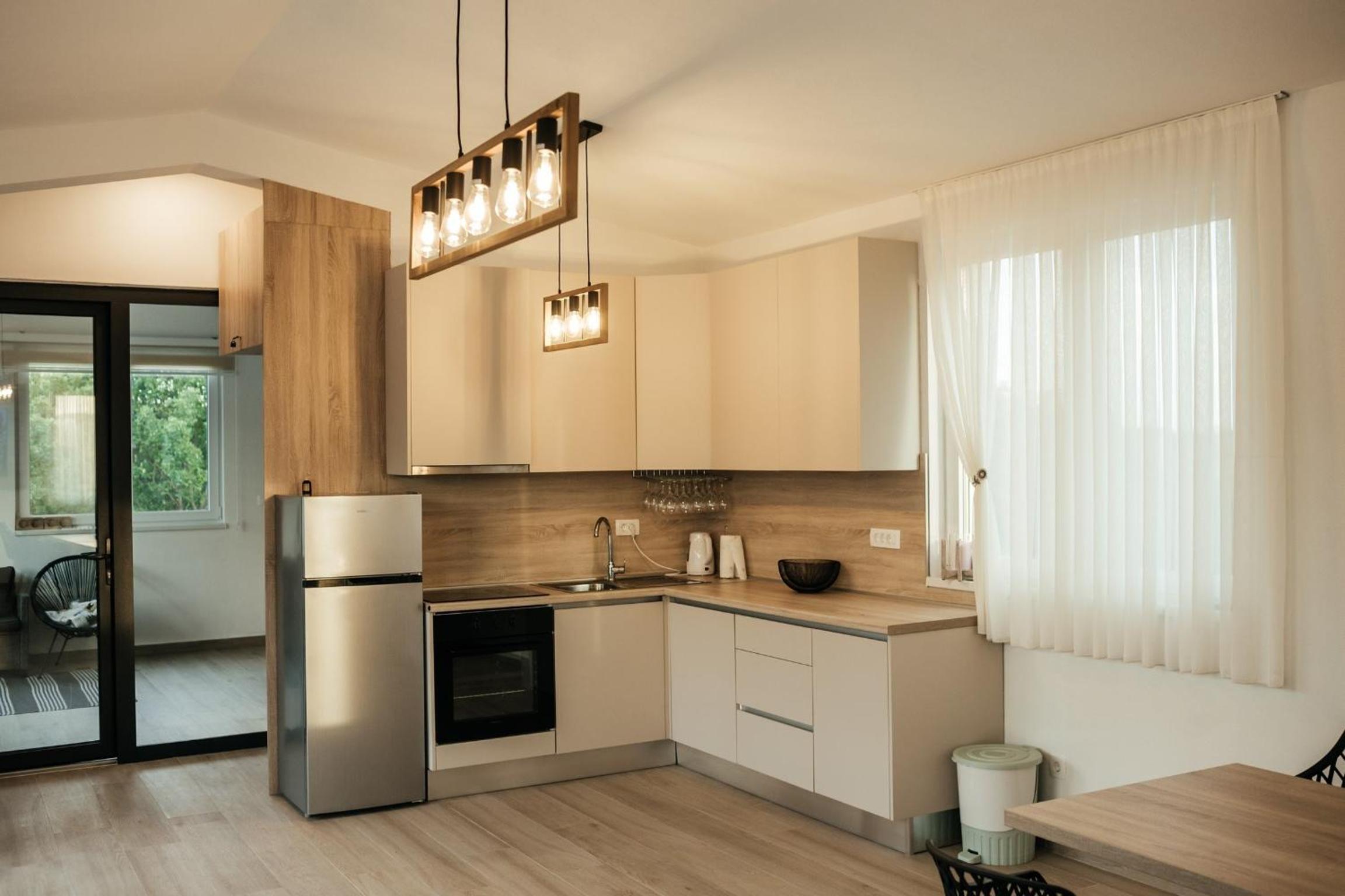Villa Kamena with Pool, Jacuzzi & Sauna