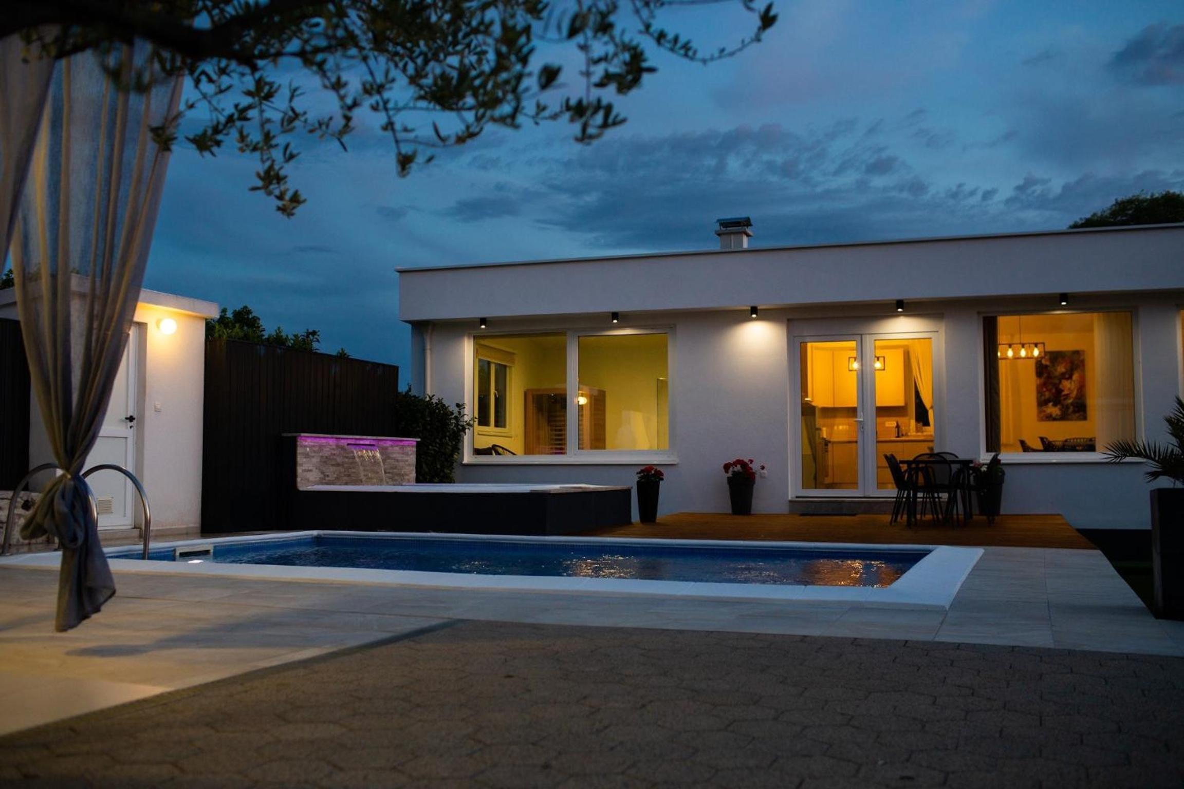Villa Kamena with Pool, Jacuzzi & Sauna