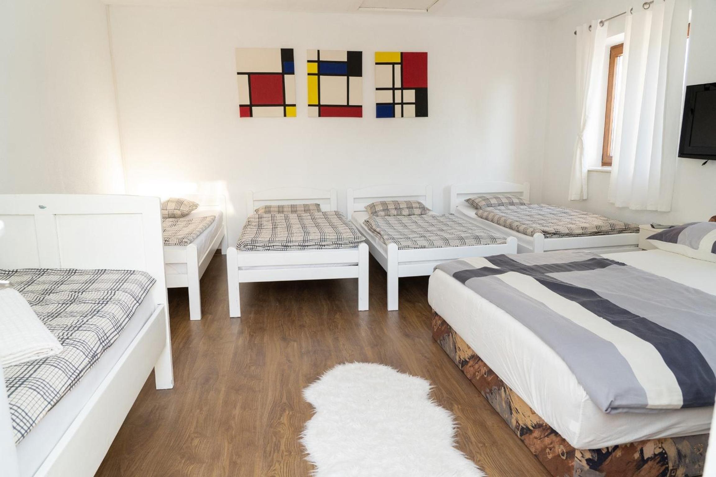 Villa Kamena with Pool, Jacuzzi & Sauna