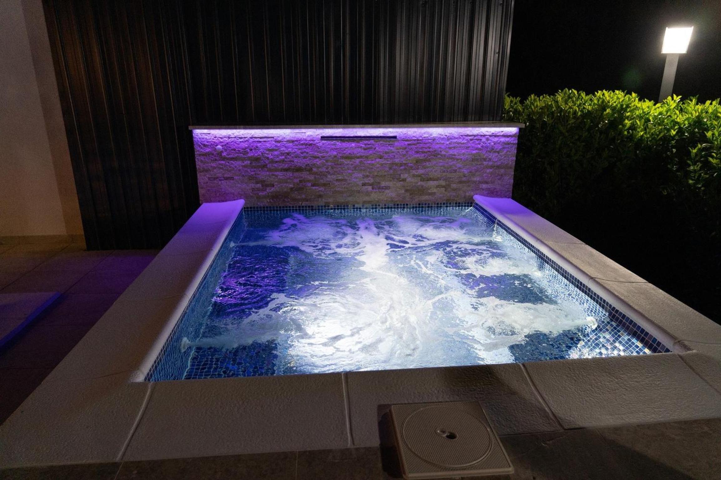 Villa Kamena with Pool, Jacuzzi & Sauna