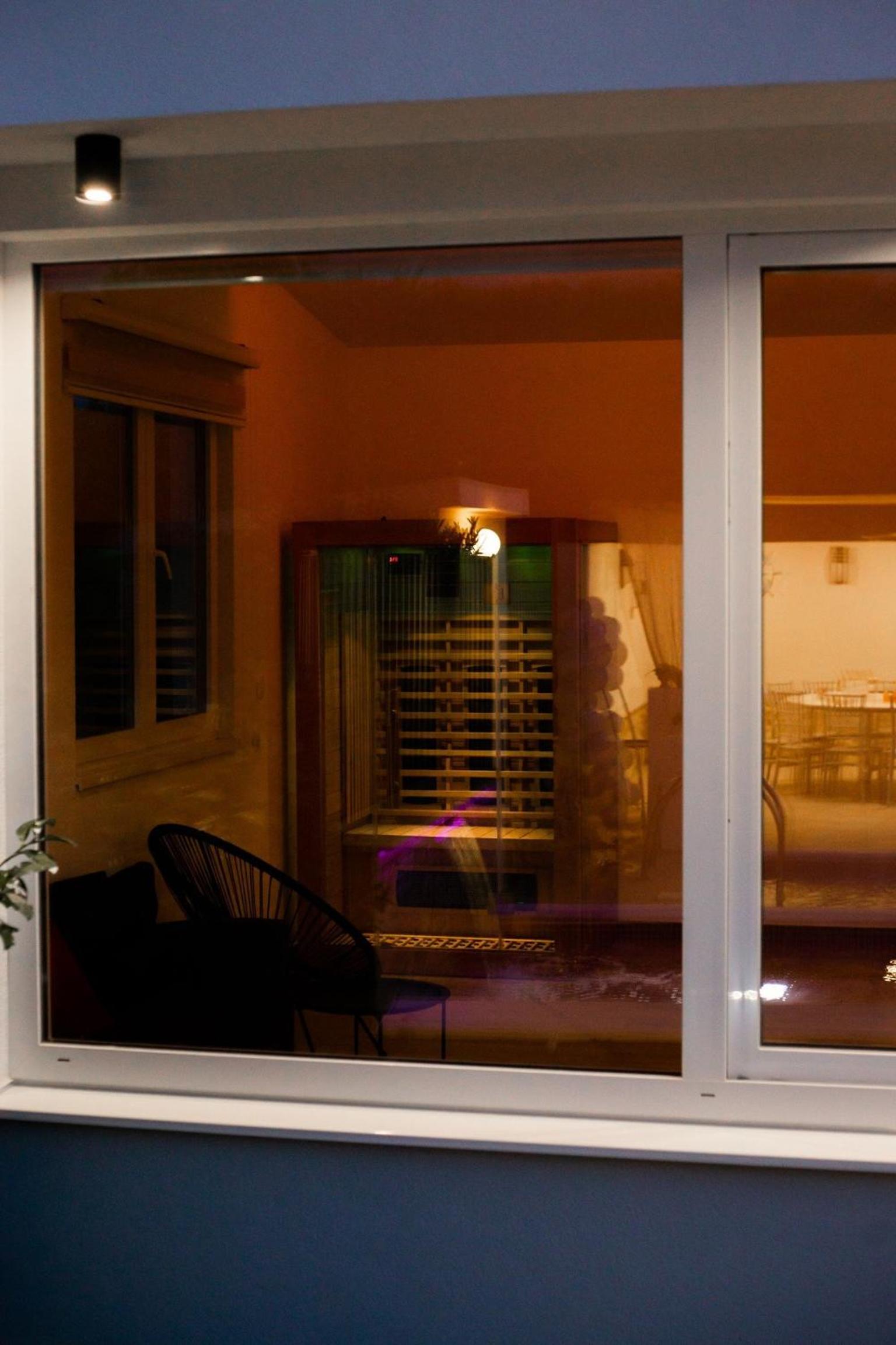 Villa Kamena with Pool, Jacuzzi & Sauna