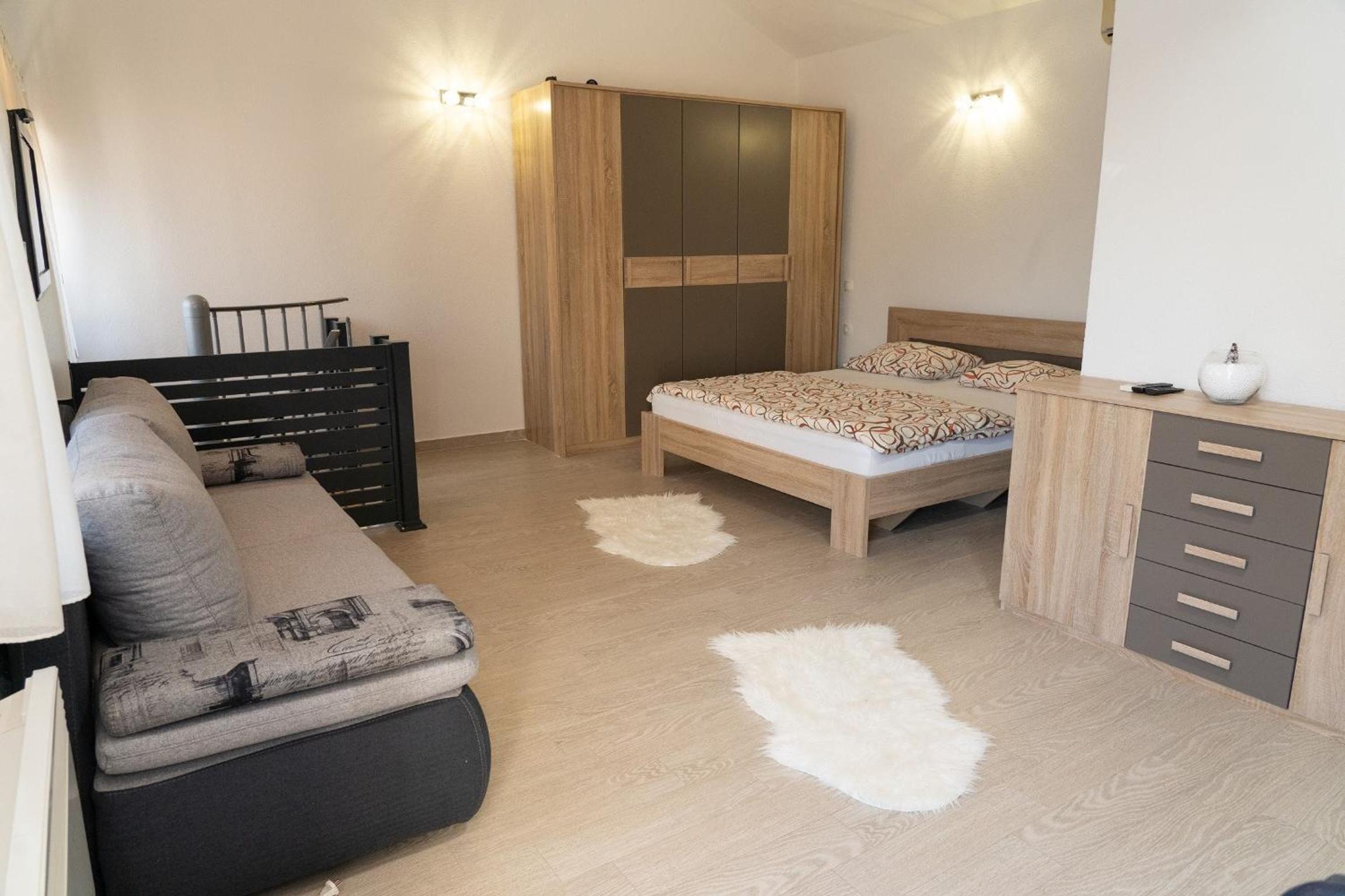 Villa Kamena with Pool, Jacuzzi & Sauna