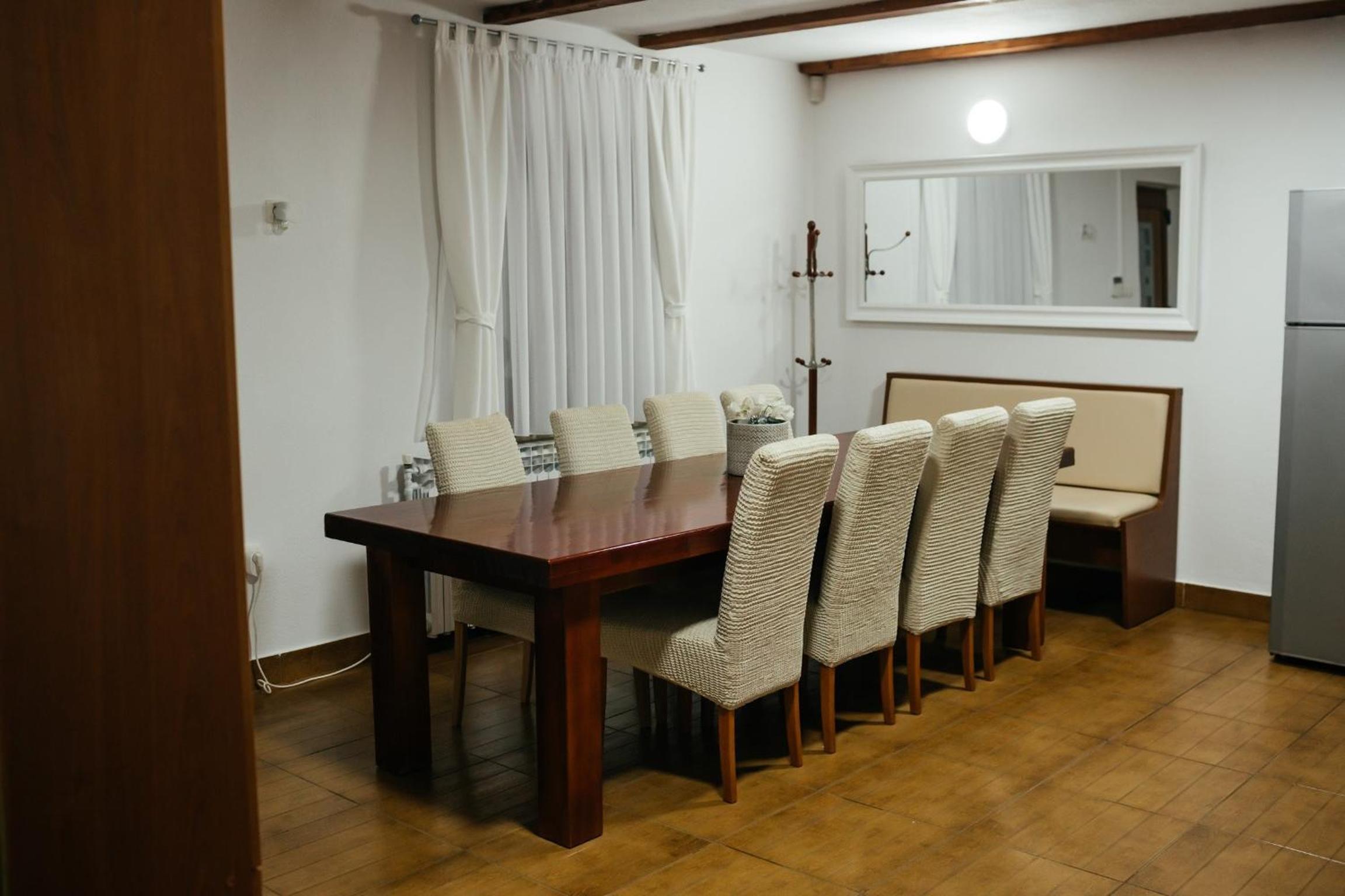Villa Kamena with Pool, Jacuzzi & Sauna