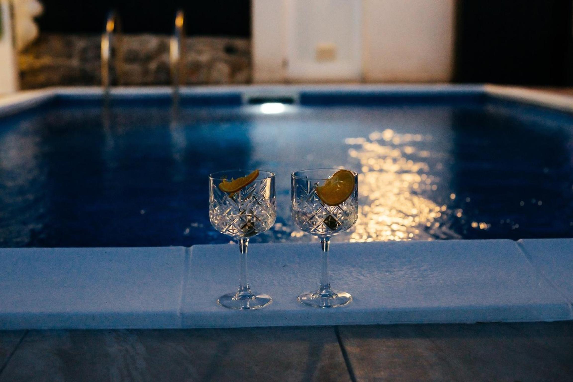 Villa Kamena with Pool, Jacuzzi & Sauna