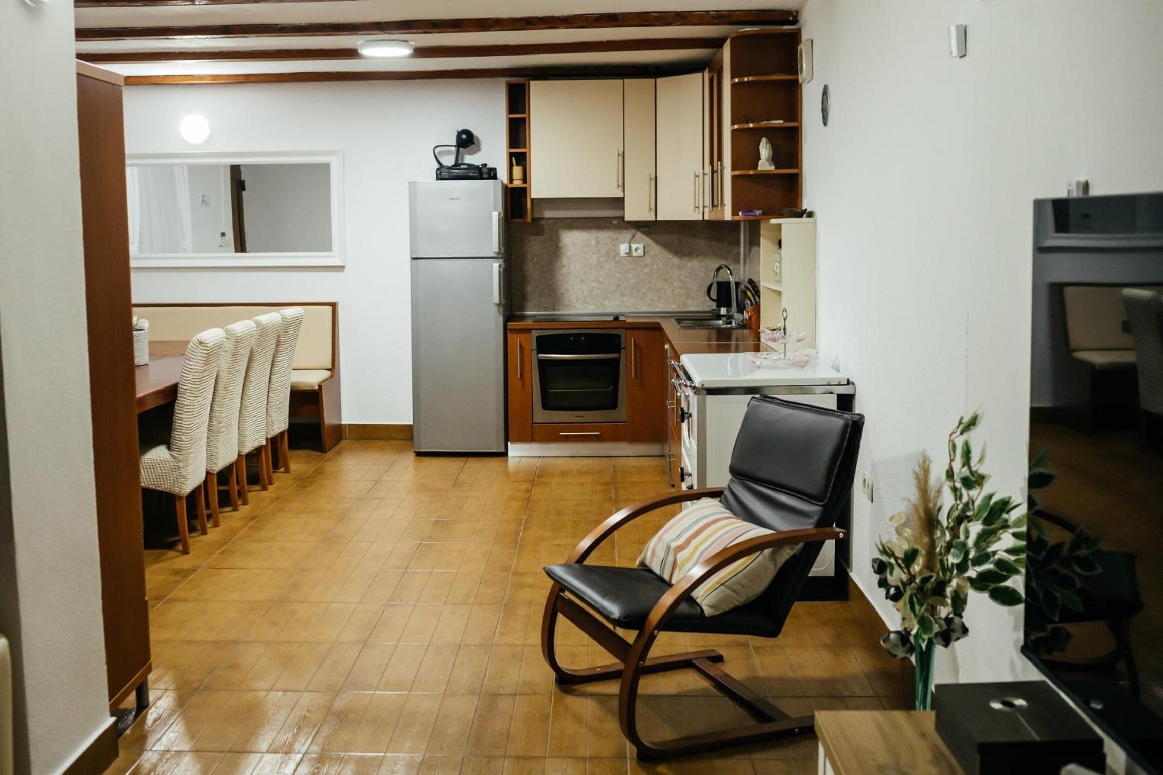 Villa Kamena with Pool, Jacuzzi & Sauna