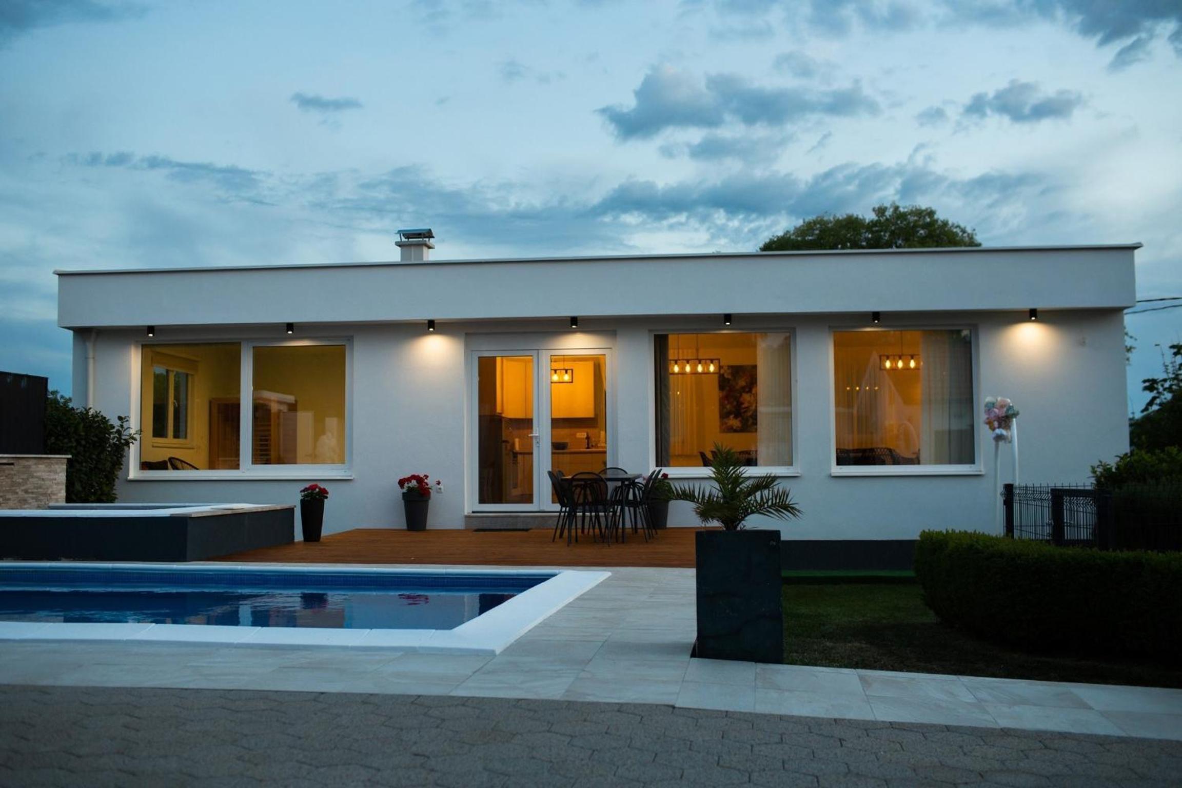 Villa Kamena with Pool, Jacuzzi & Sauna