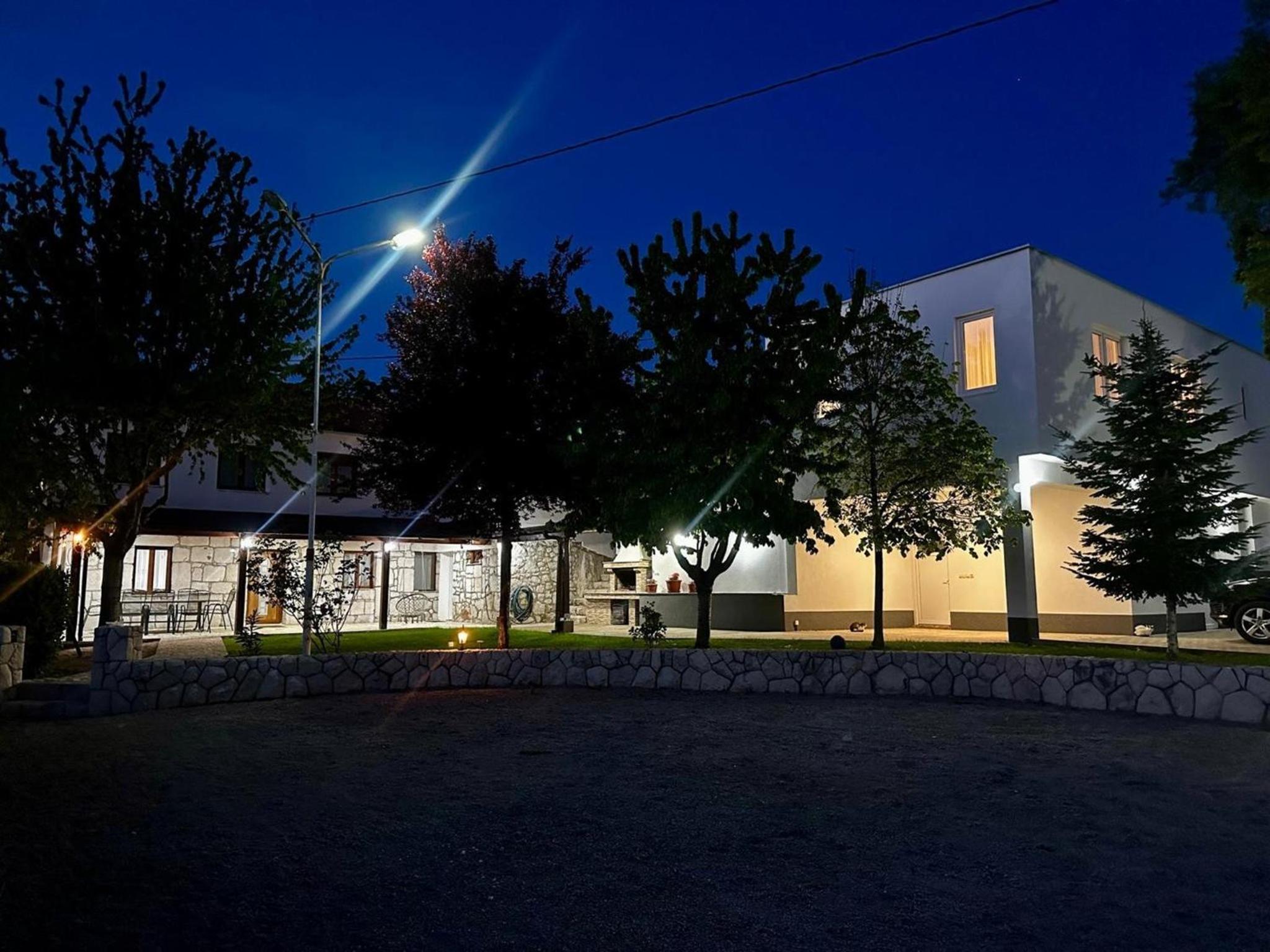 Villa Kamena with Pool, Jacuzzi & Sauna