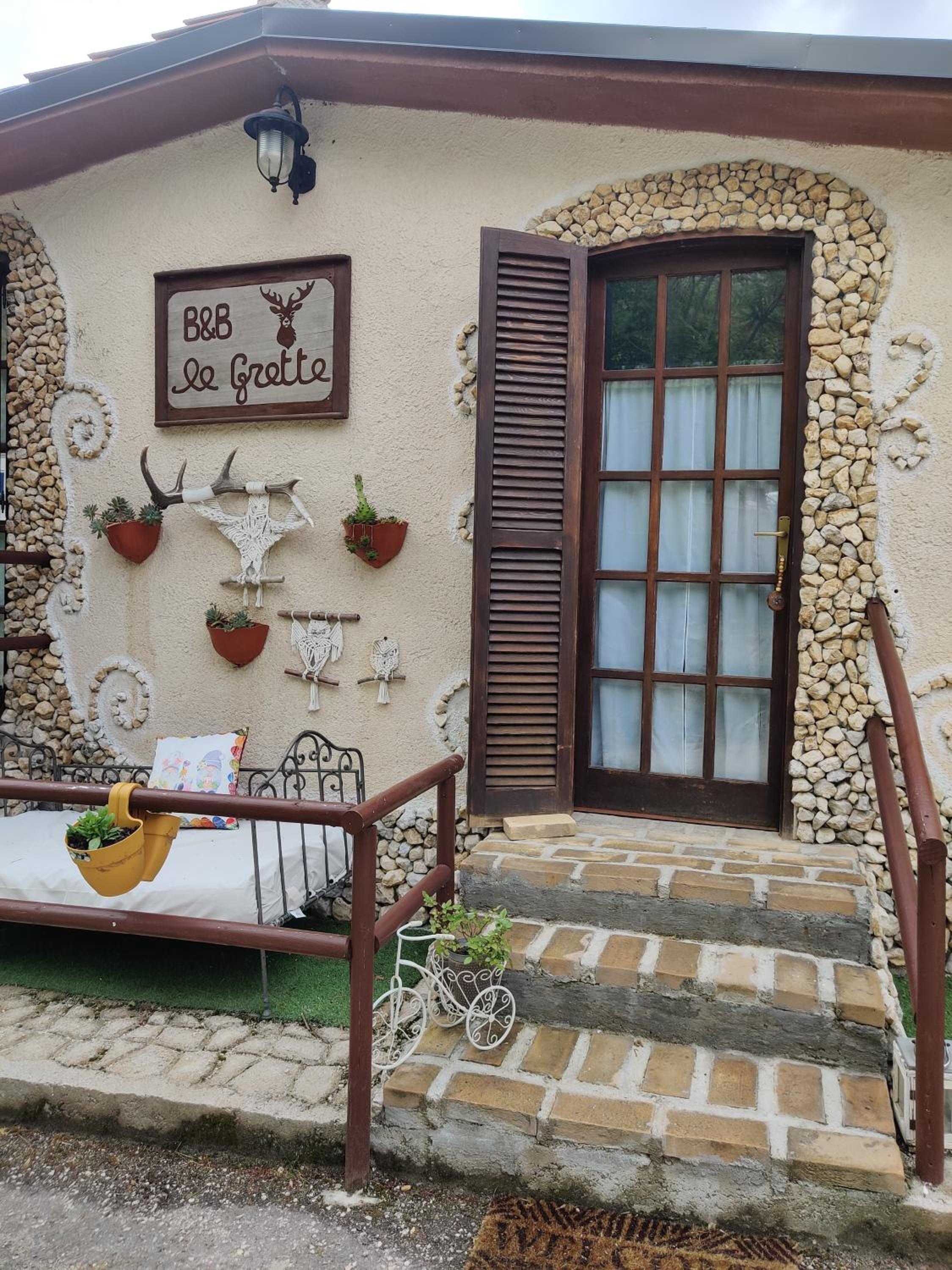 B&B LE GRETTE view 3