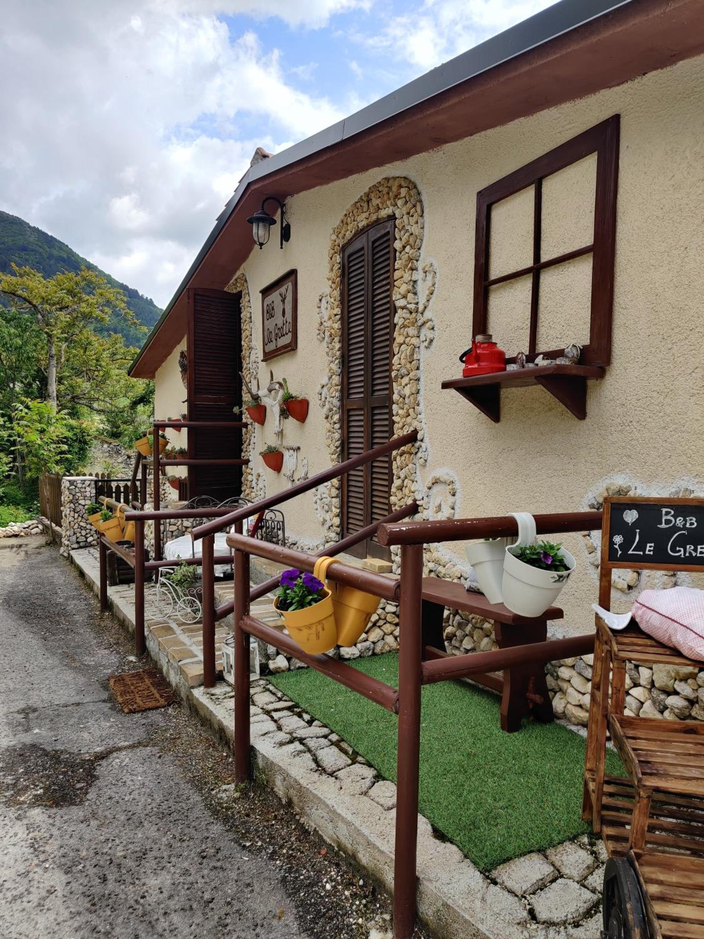B&B LE GRETTE view 2