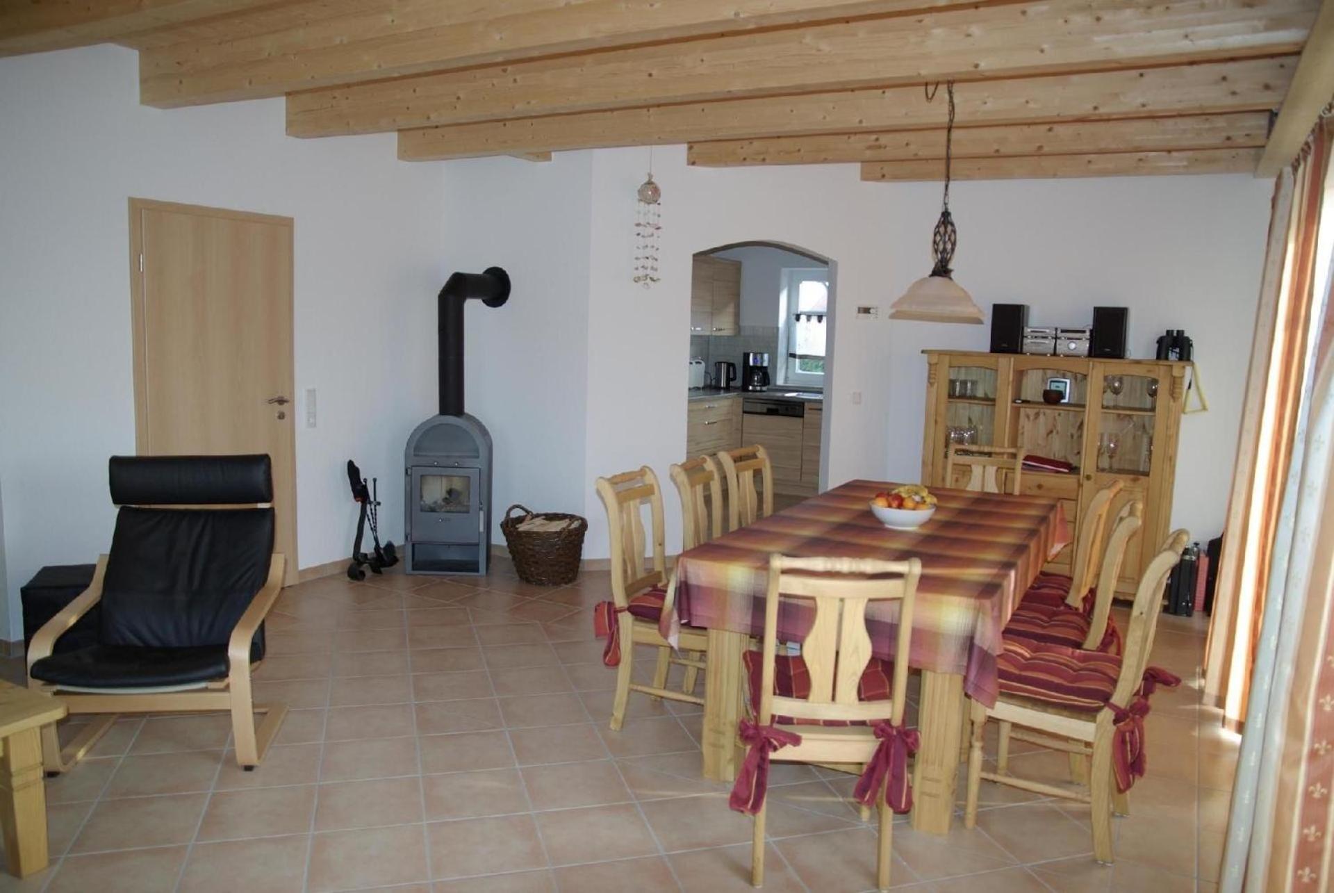 Wellness Ferienhaus mit Sauna und Kaminofen sowie Carport und Terrasse
