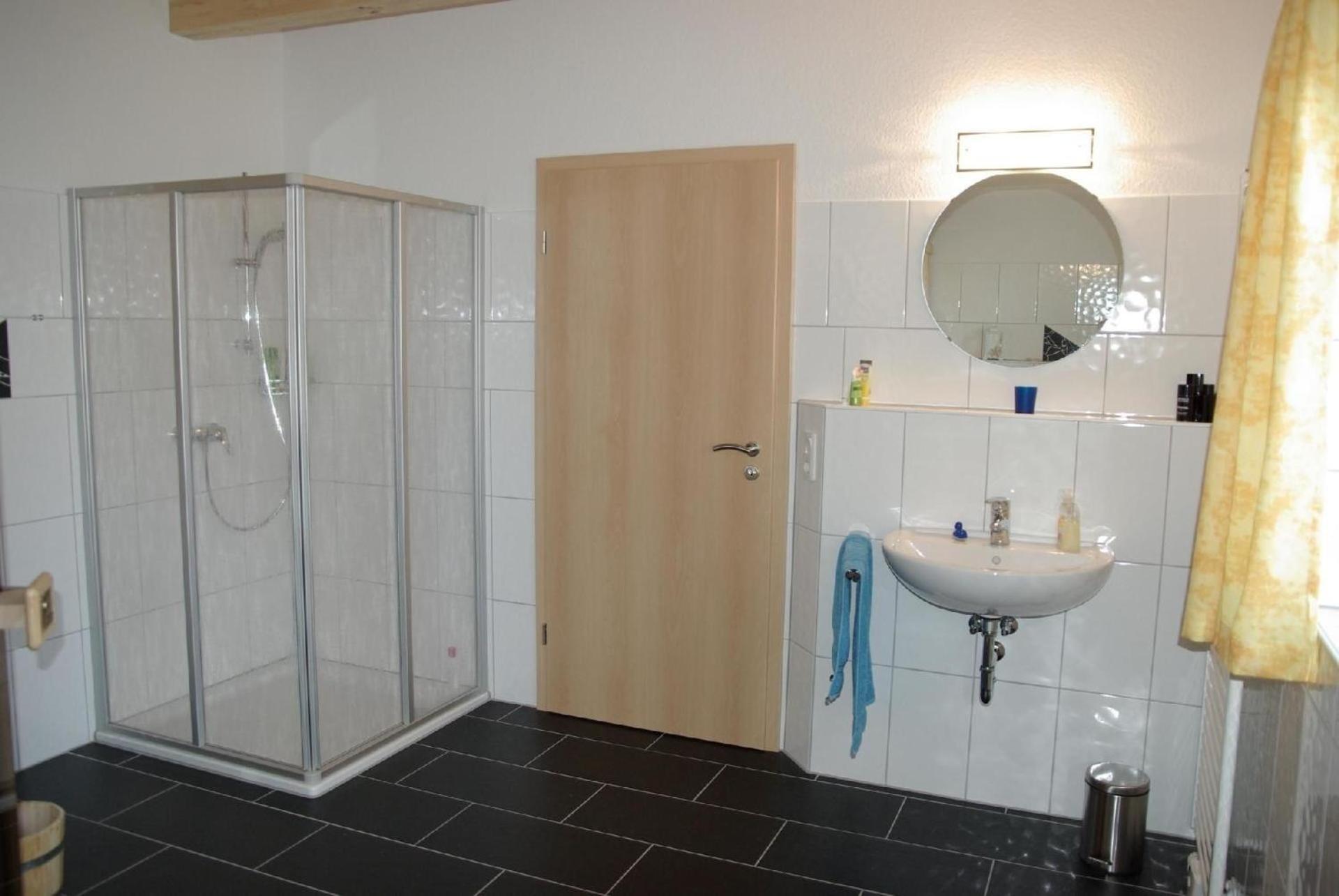 Wellness Ferienhaus mit Sauna und Kaminofen sowie Carport und Terrasse