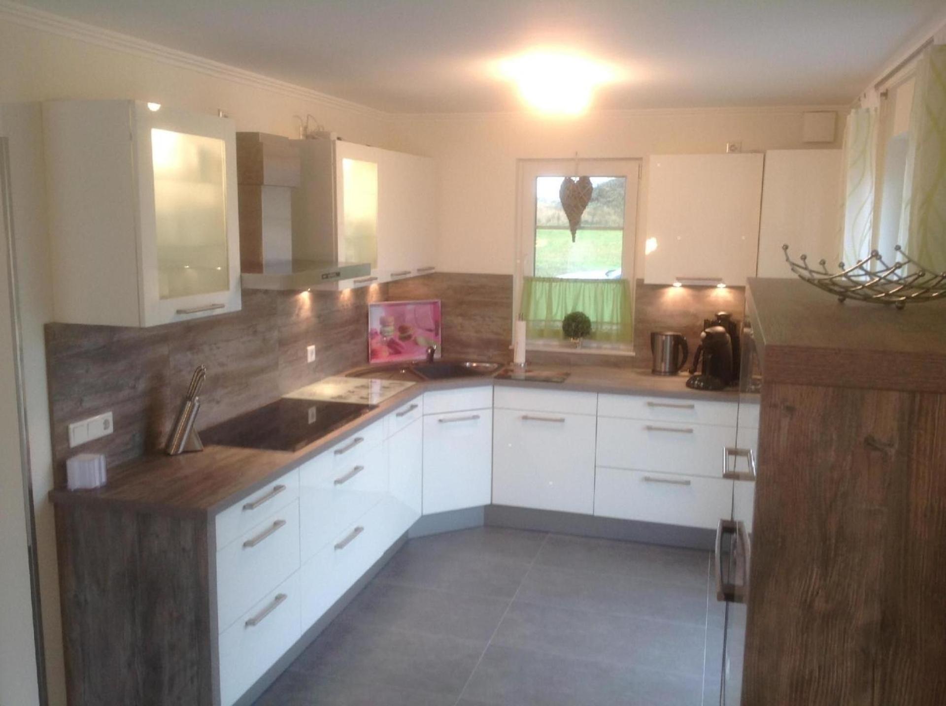 Traumhaft schönes und exklusives Ferienhaus unter Reet mit Garten, Kaminofen und Sauna an der Ostseeküste - a81571 view 4