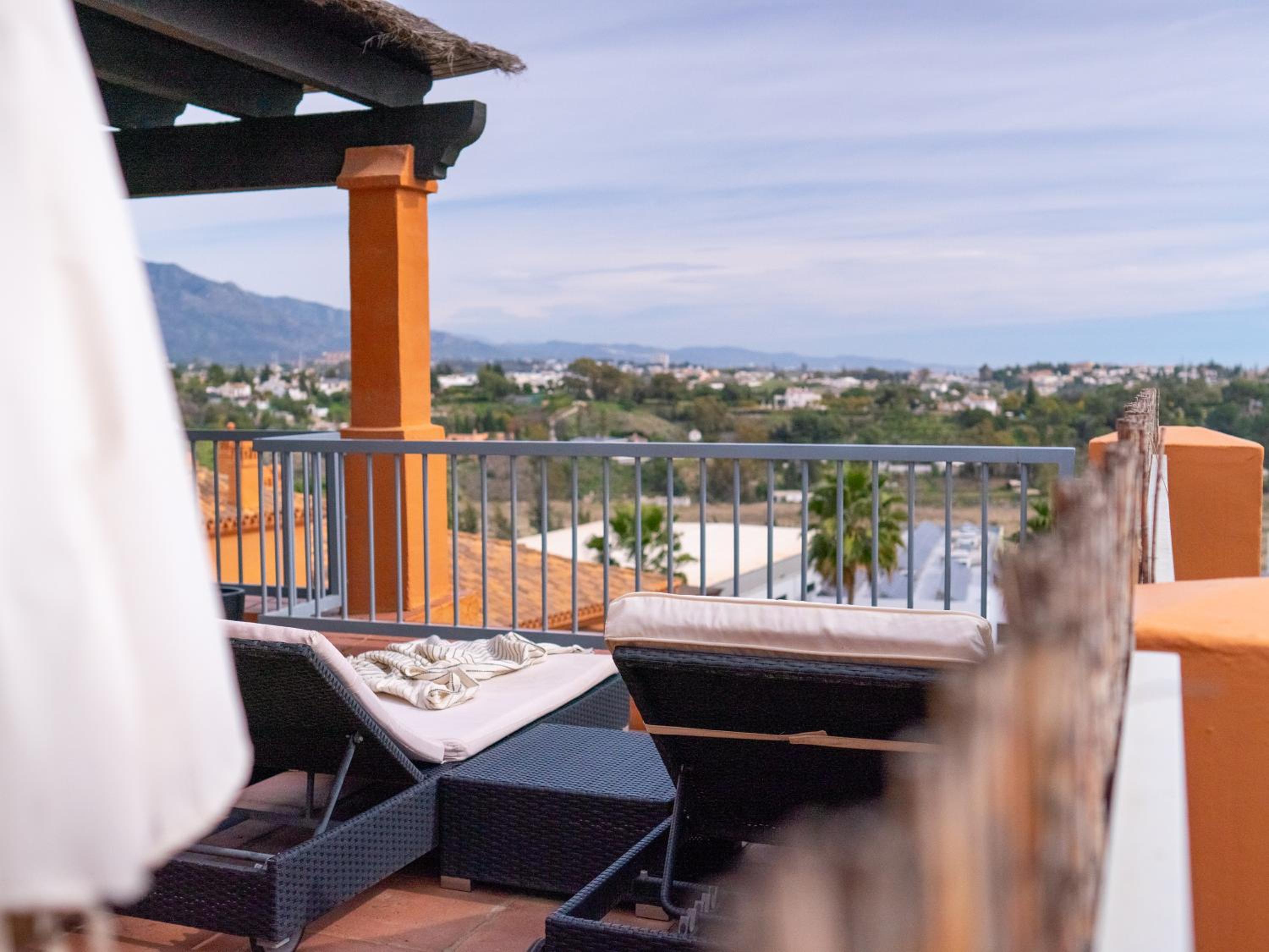 Benatalaya · 3 bedroom penthouse in Estepona view 2