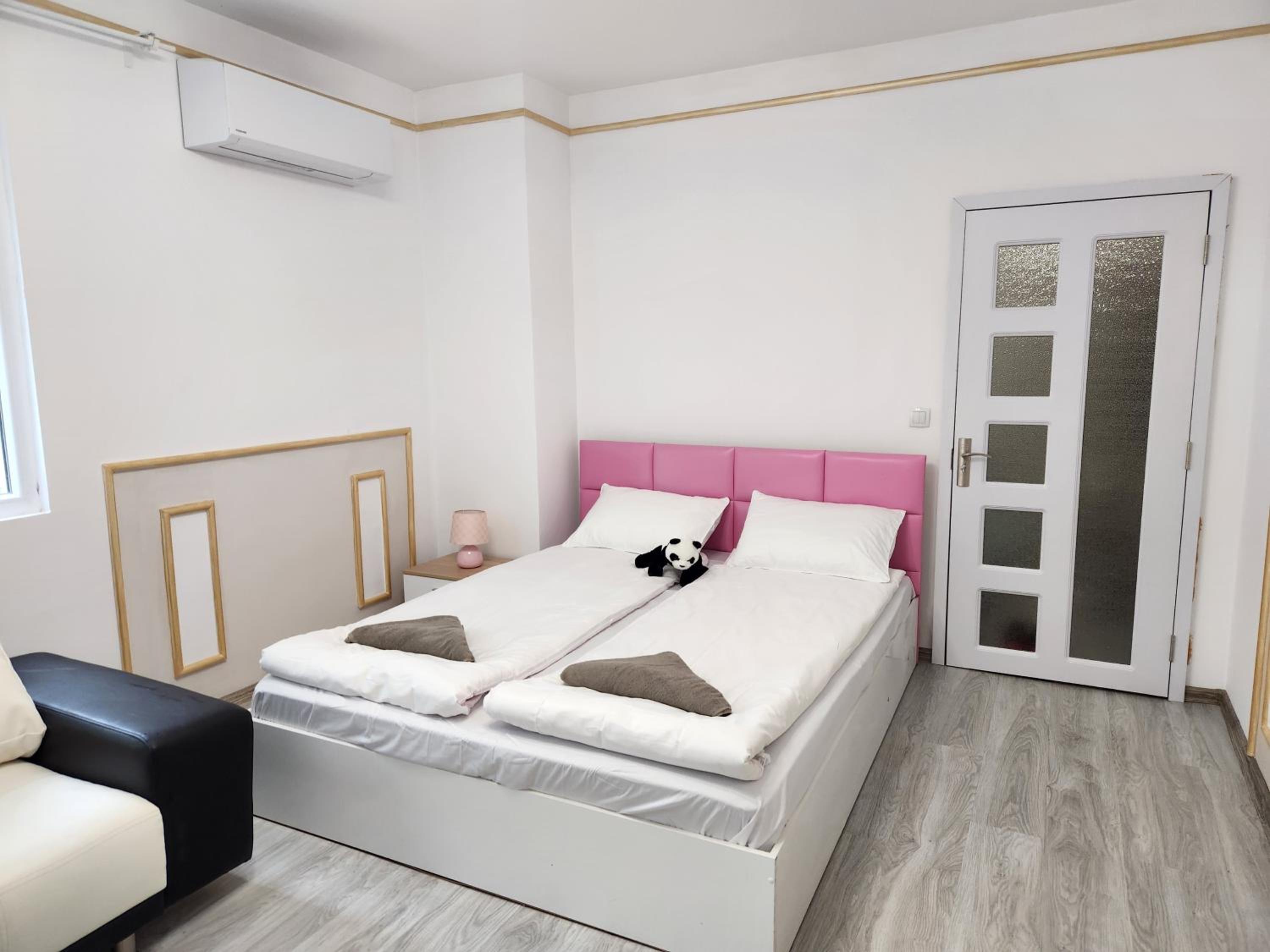 luxury two bedroom Crown Apartament
