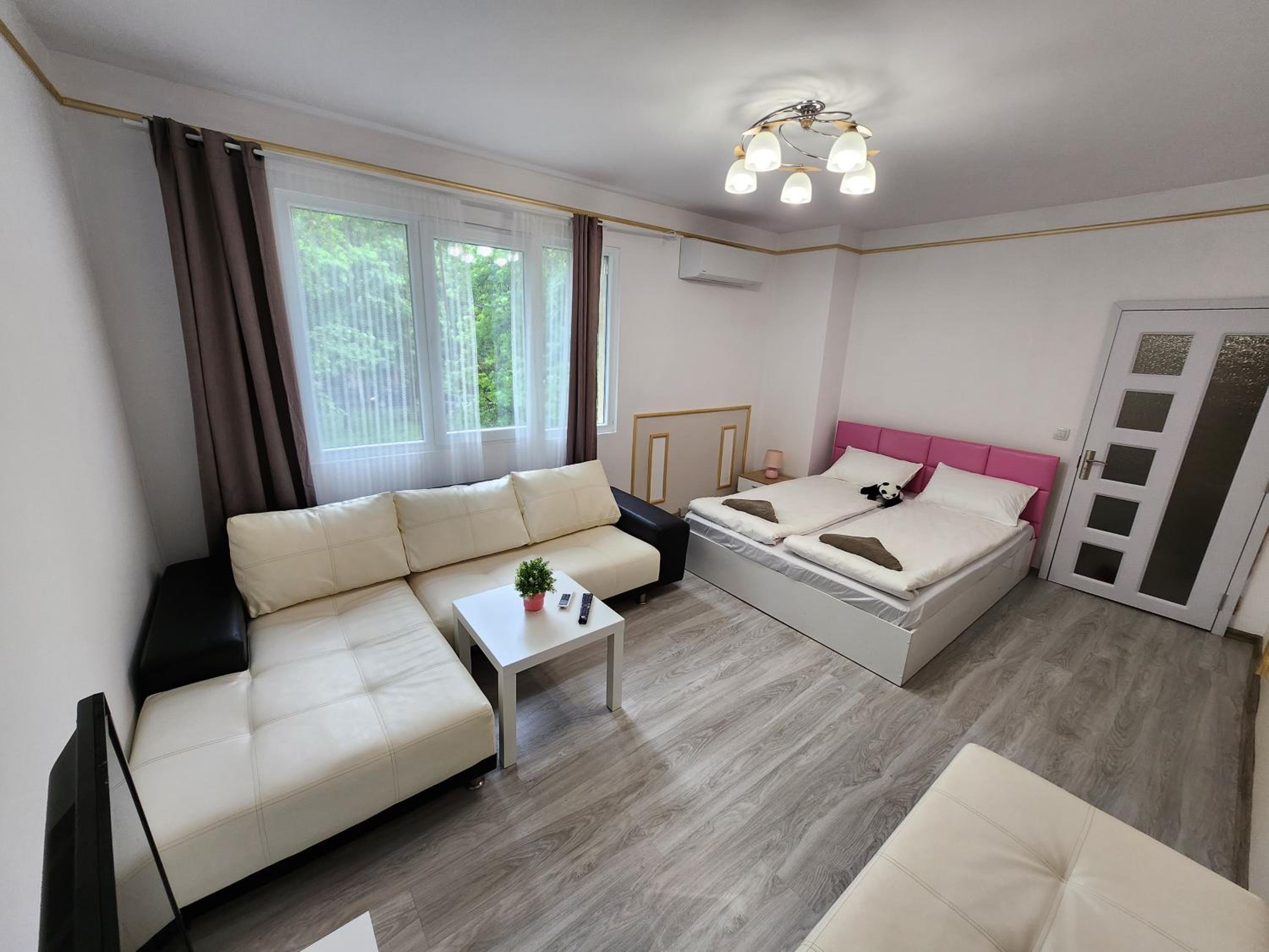 luxury two bedroom Crown Apartament