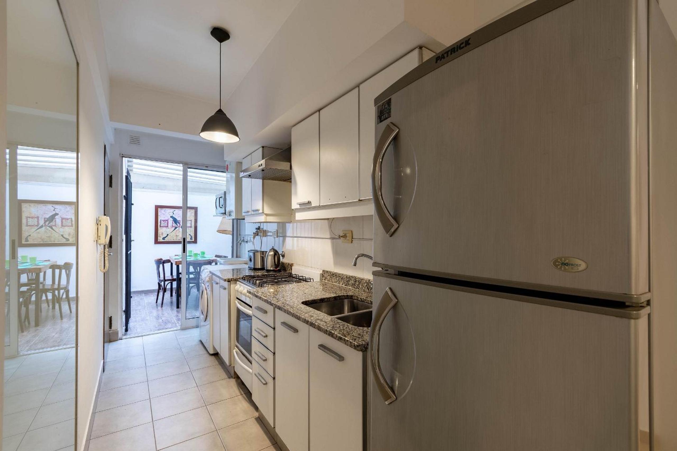 Spacious & Classic 2BR + Parking | Recoleta