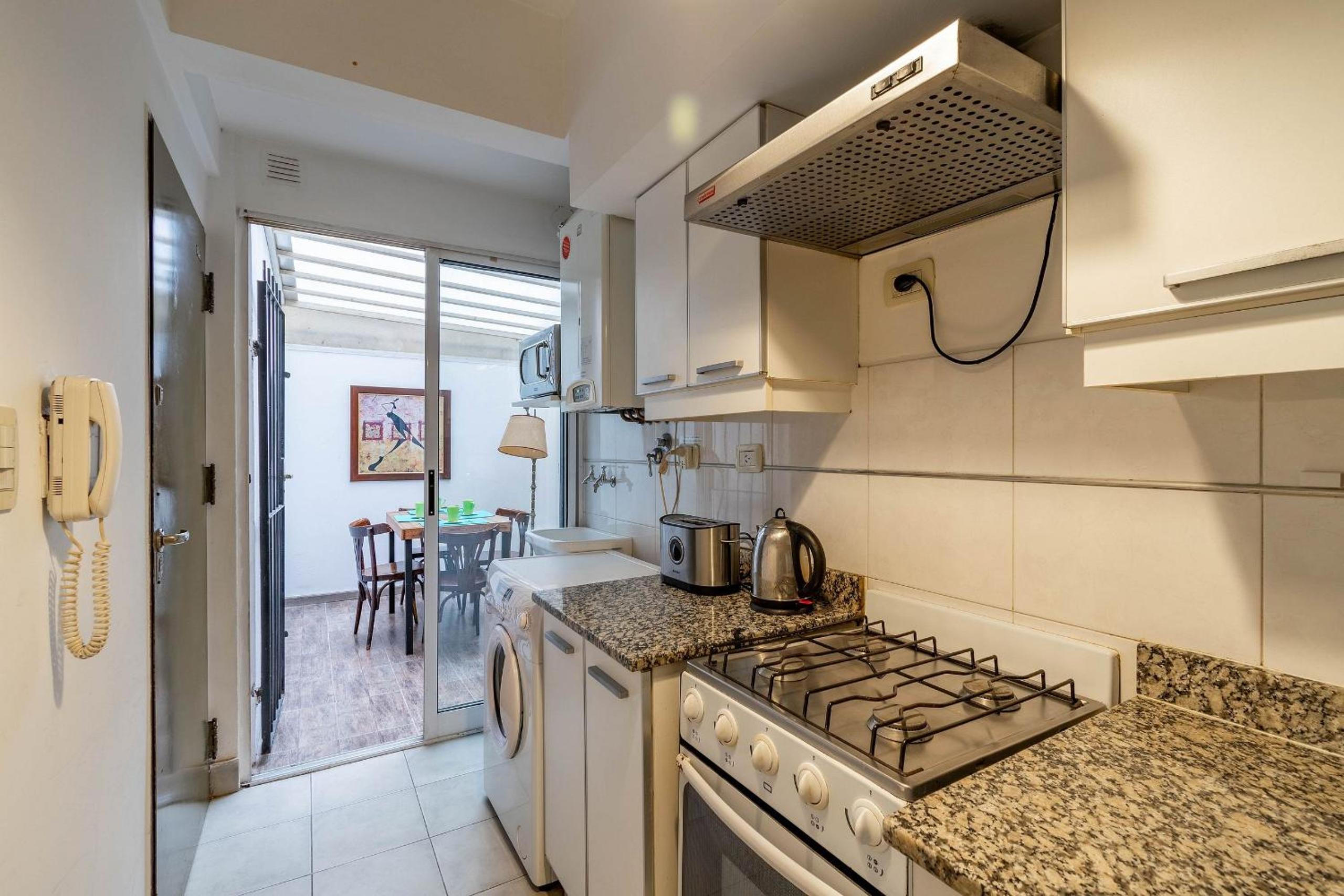 Spacious & Classic 2BR + Parking | Recoleta