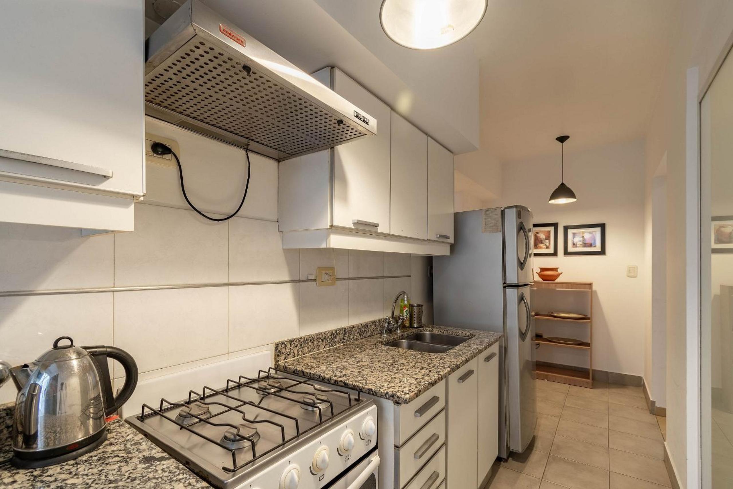 Spacious & Classic 2BR + Parking | Recoleta