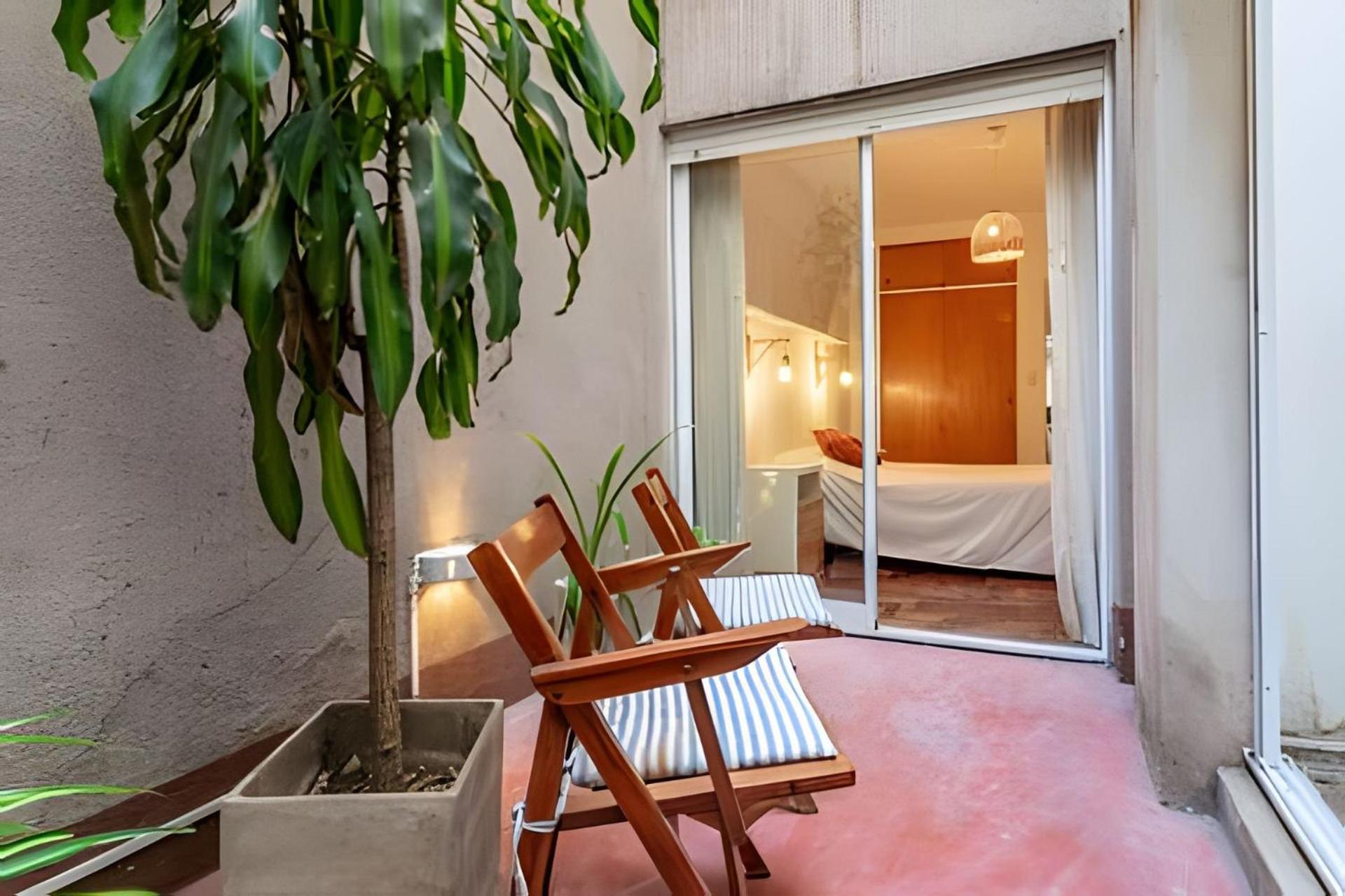 Spacious & Classic 2BR + Parking | Recoleta