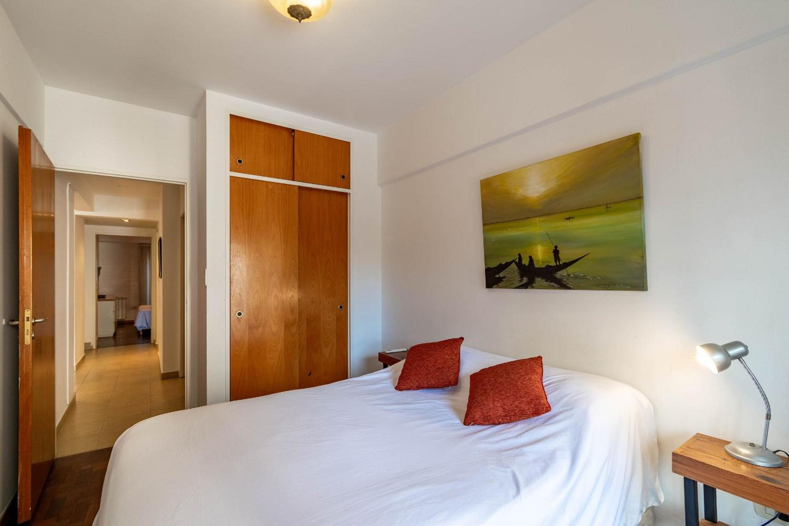 Spacious & Classic 2BR + Parking | Recoleta