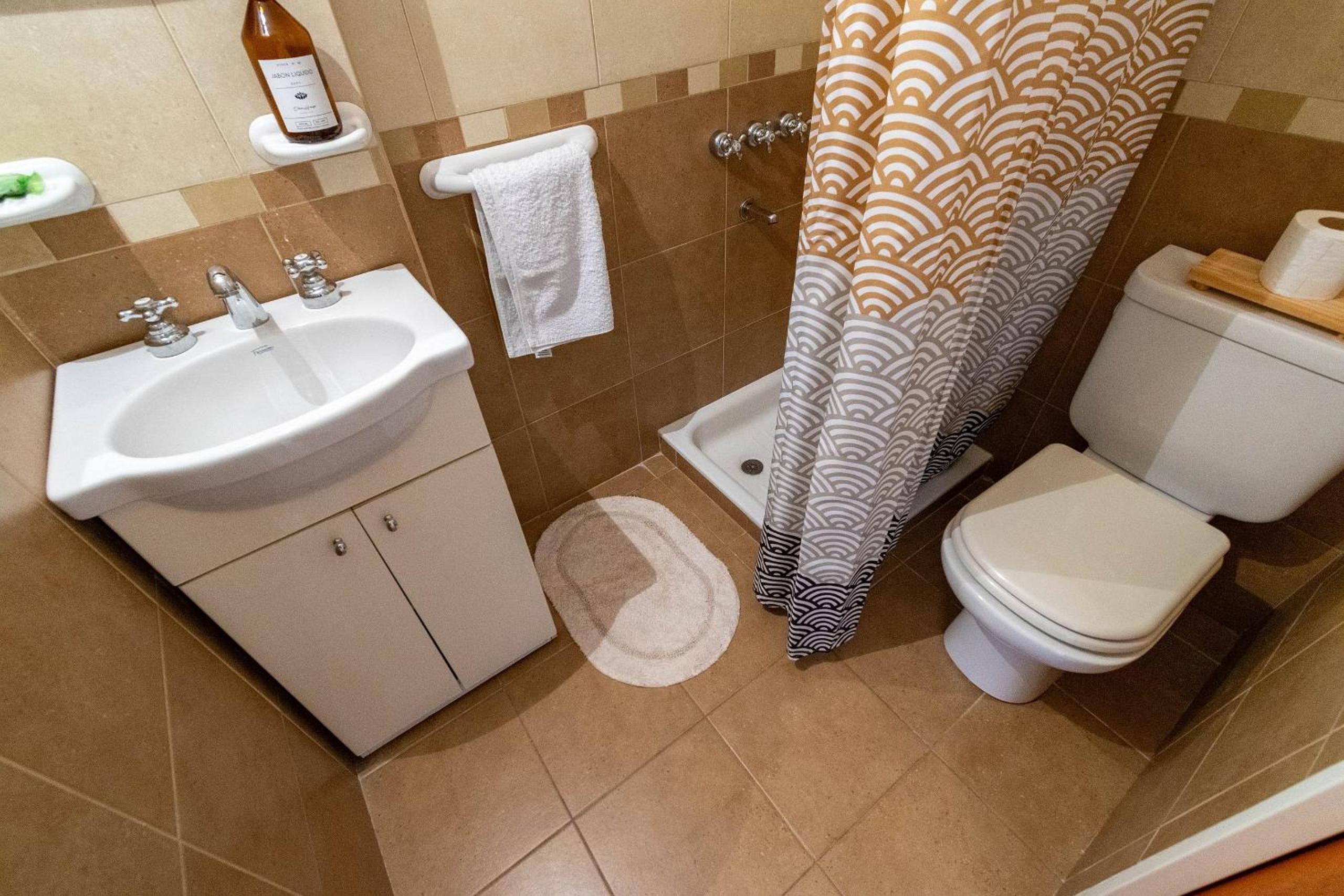 Spacious & Classic 2BR + Parking | Recoleta