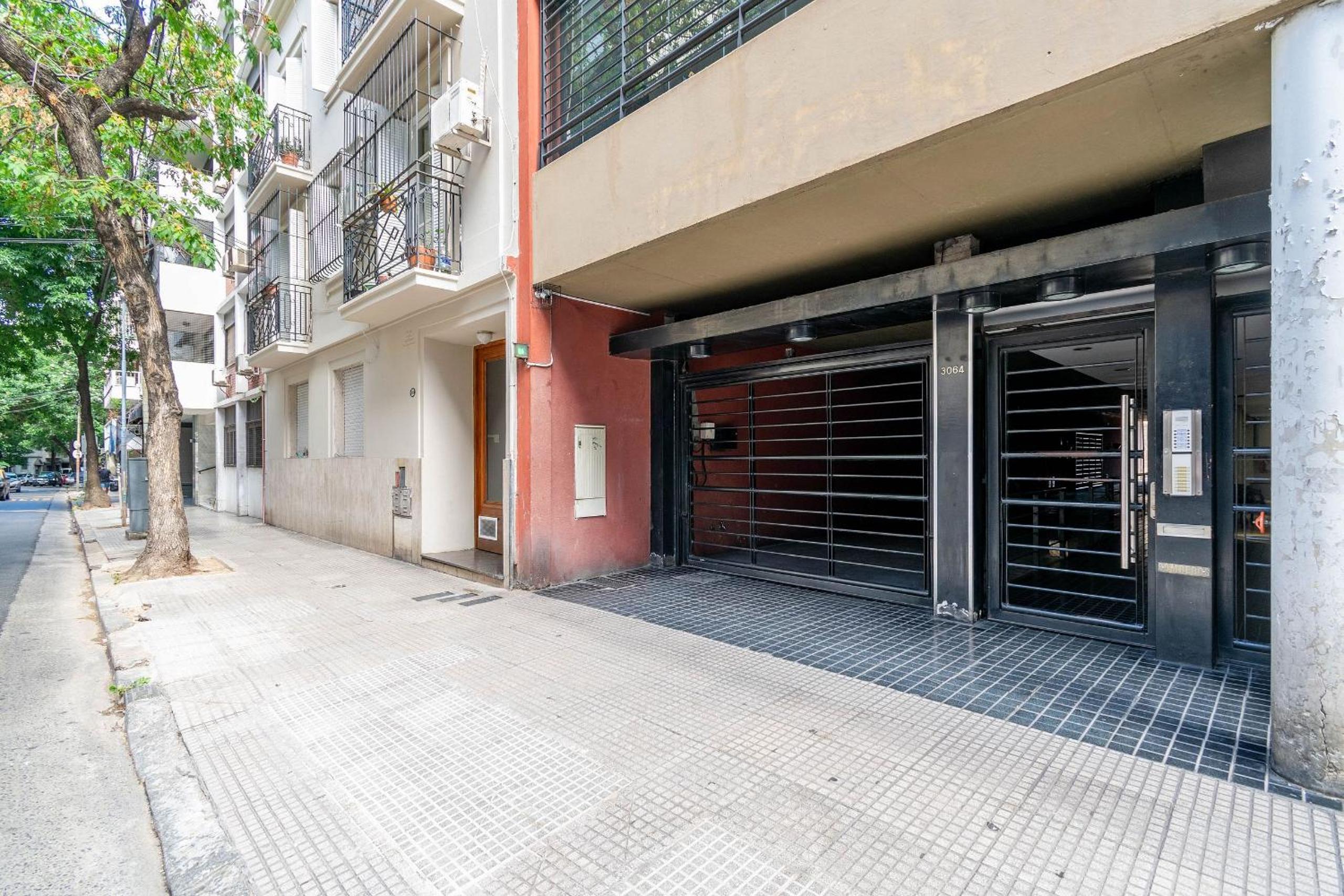 Spacious & Classic 2BR + Parking | Recoleta