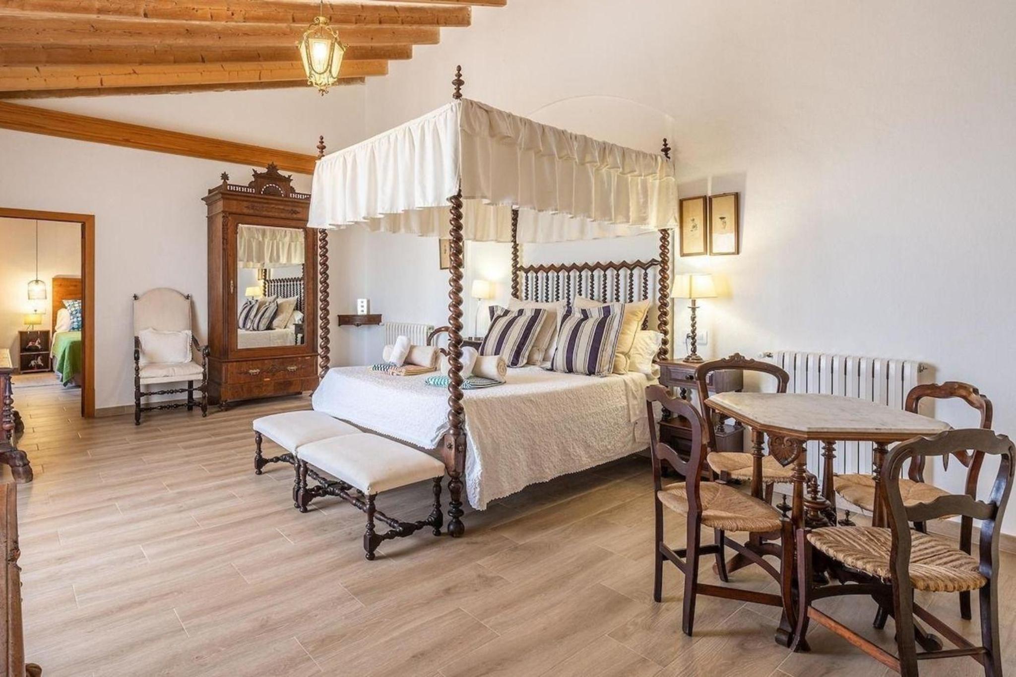 Nettes Ferienhaus in Ses Cadenes mit Privatem Pool