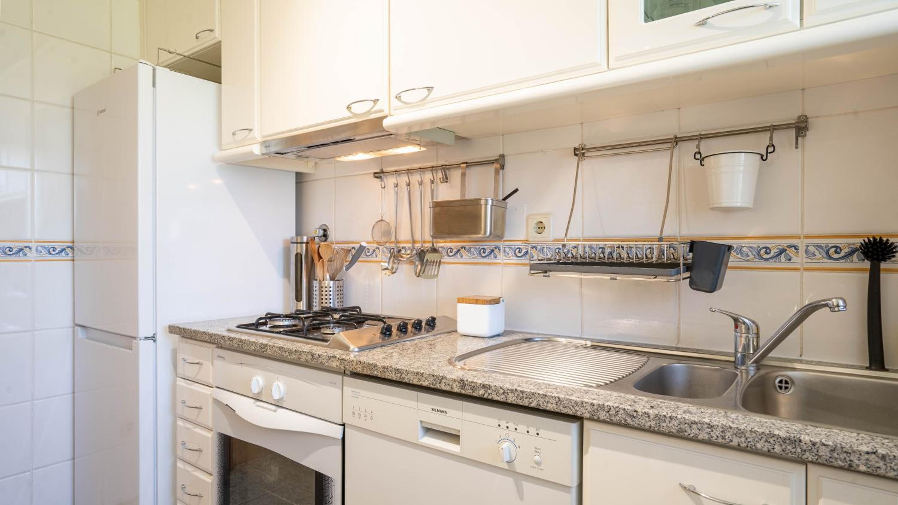 Infante Cozy 1BR w Parking by LovelyStay view 4