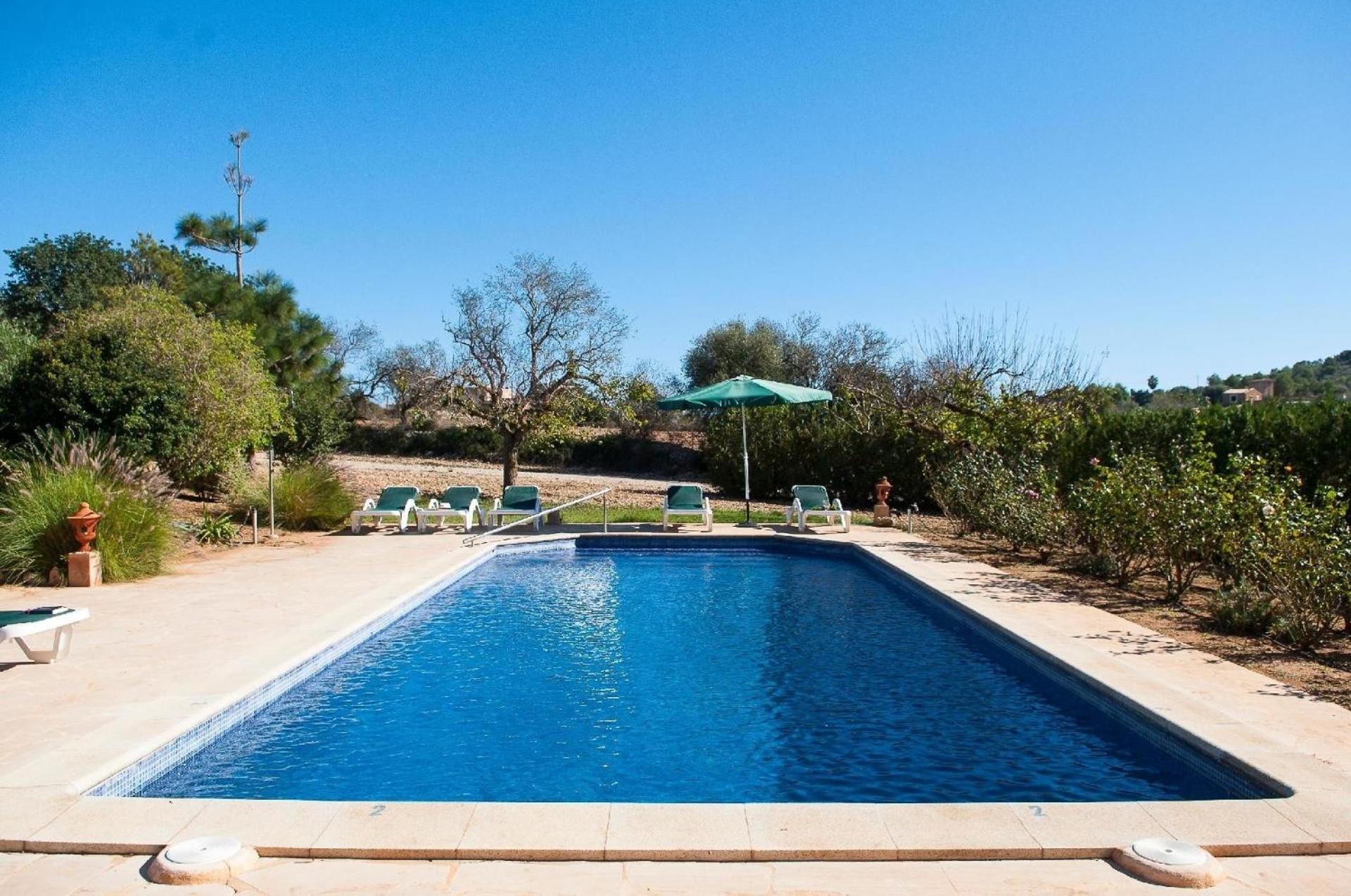Landhaus mit Pool und schönem Ausblick