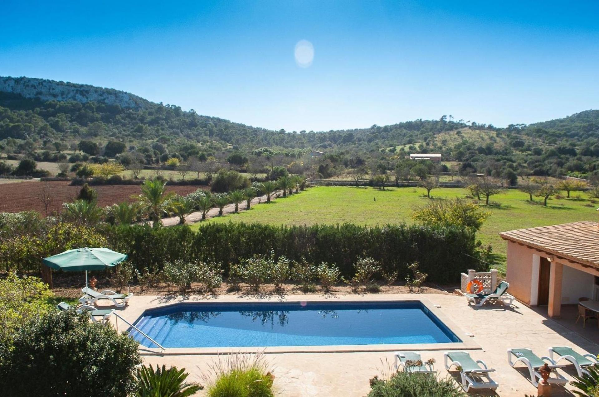 Landhaus mit Pool und schönem Ausblick