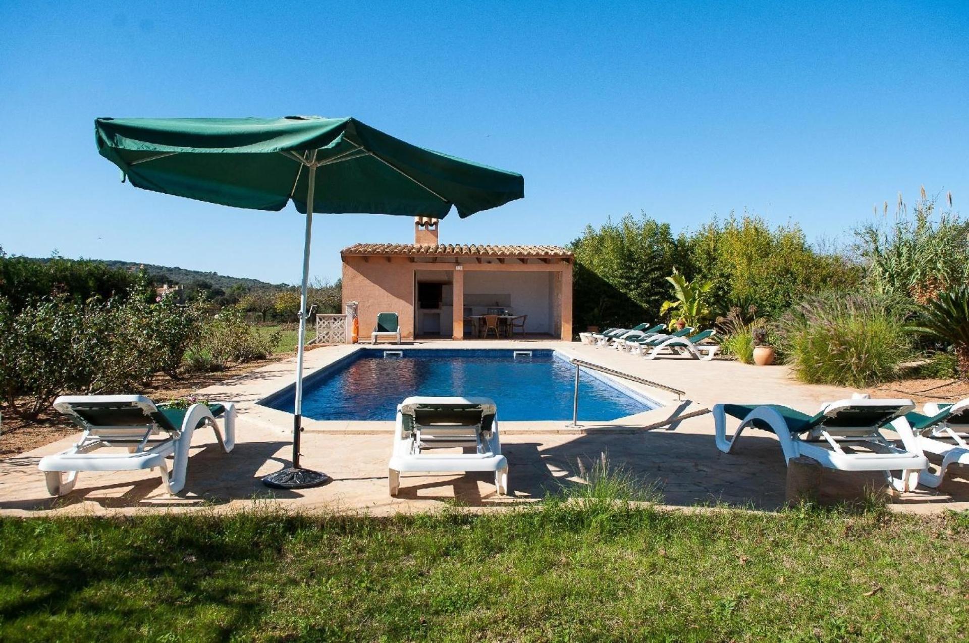 Landhaus mit Pool und schönem Ausblick
