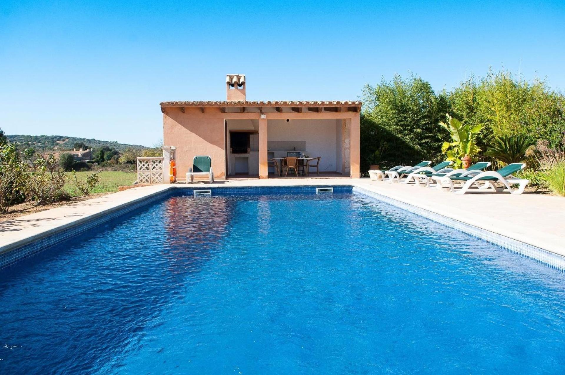 Landhaus mit Pool und schönem Ausblick
